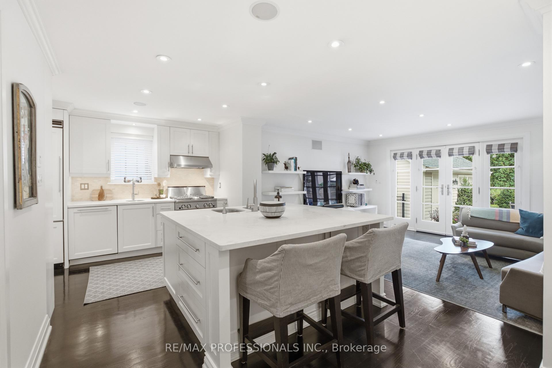 Photo 10 of 19 Langmuir Crescent, Toronto, Lambton Baby Point — HOMEH