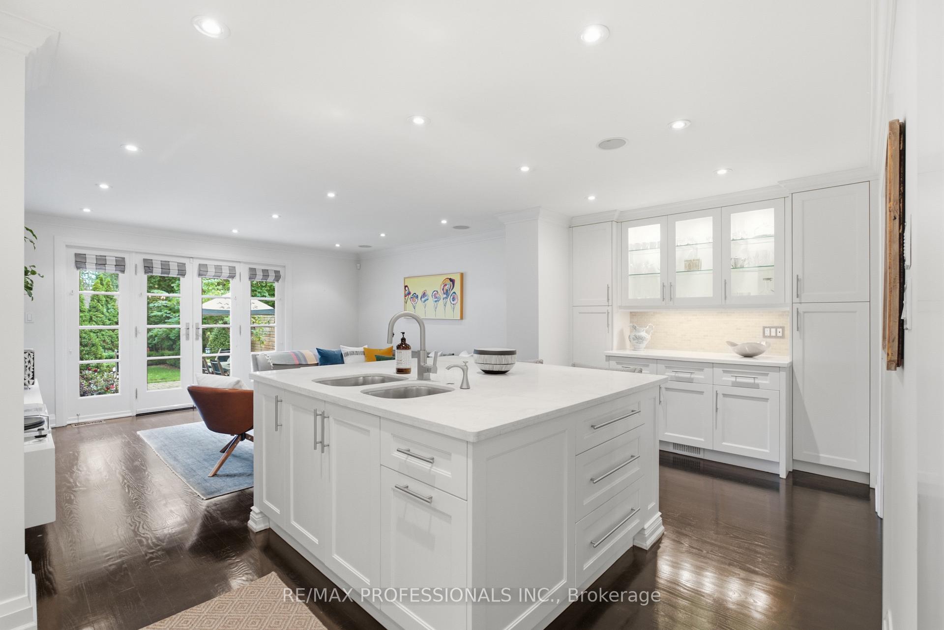 Photo 11 of 19 Langmuir Crescent, Toronto, Lambton Baby Point — HOMEH
