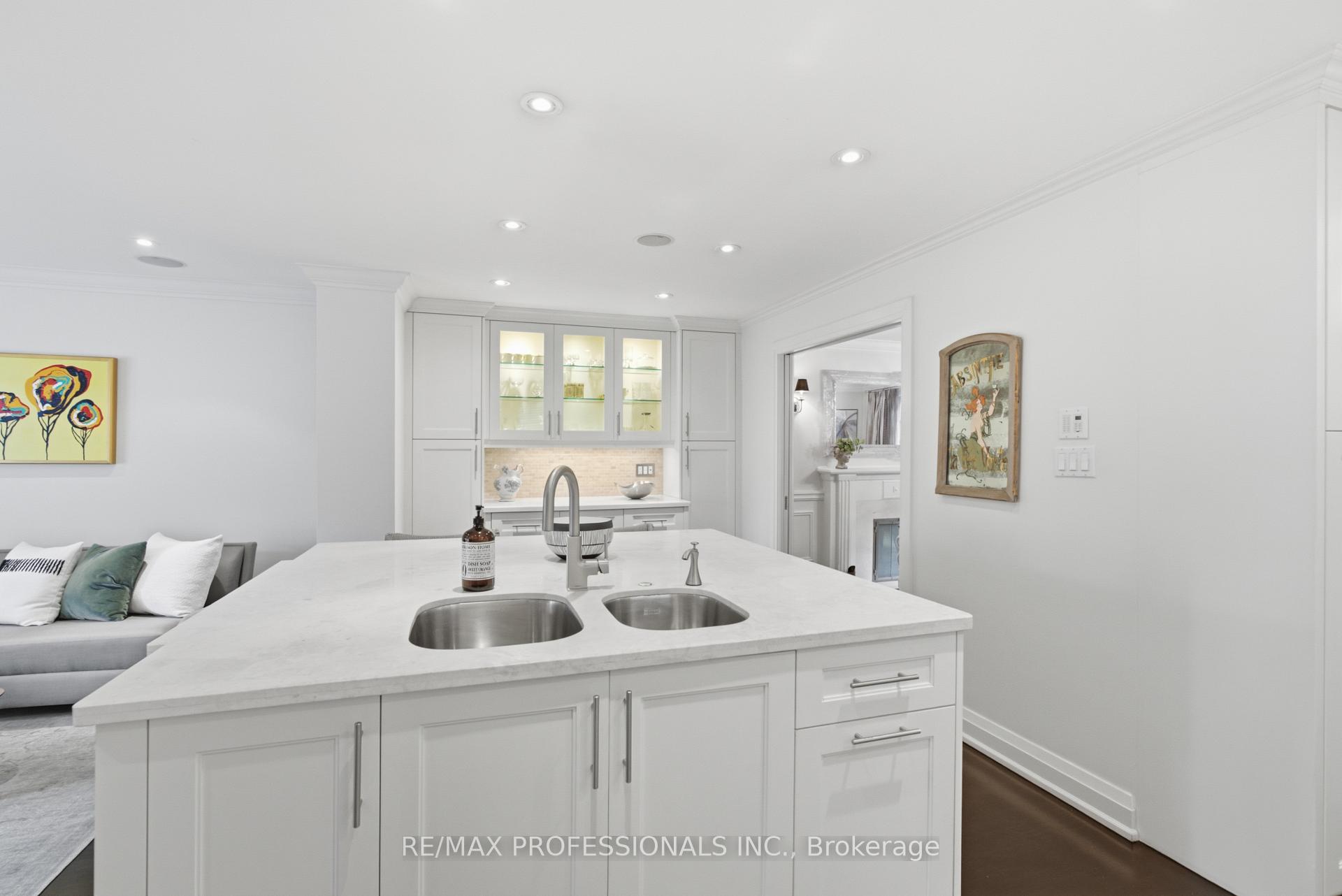 Photo 14 of 19 Langmuir Crescent, Toronto, Lambton Baby Point — HOMEH