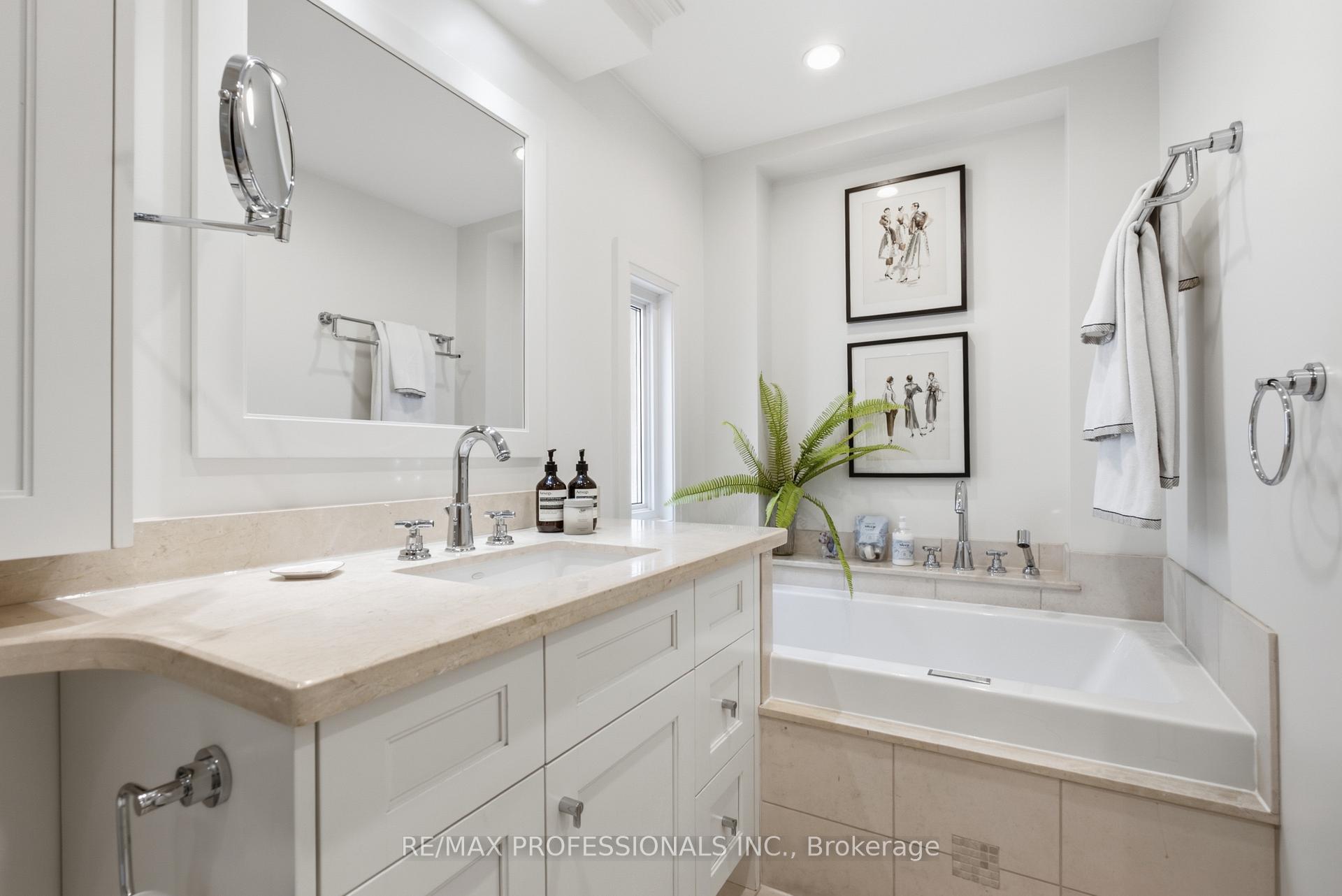 Photo 28 of 19 Langmuir Crescent, Toronto, Lambton Baby Point — HOMEH