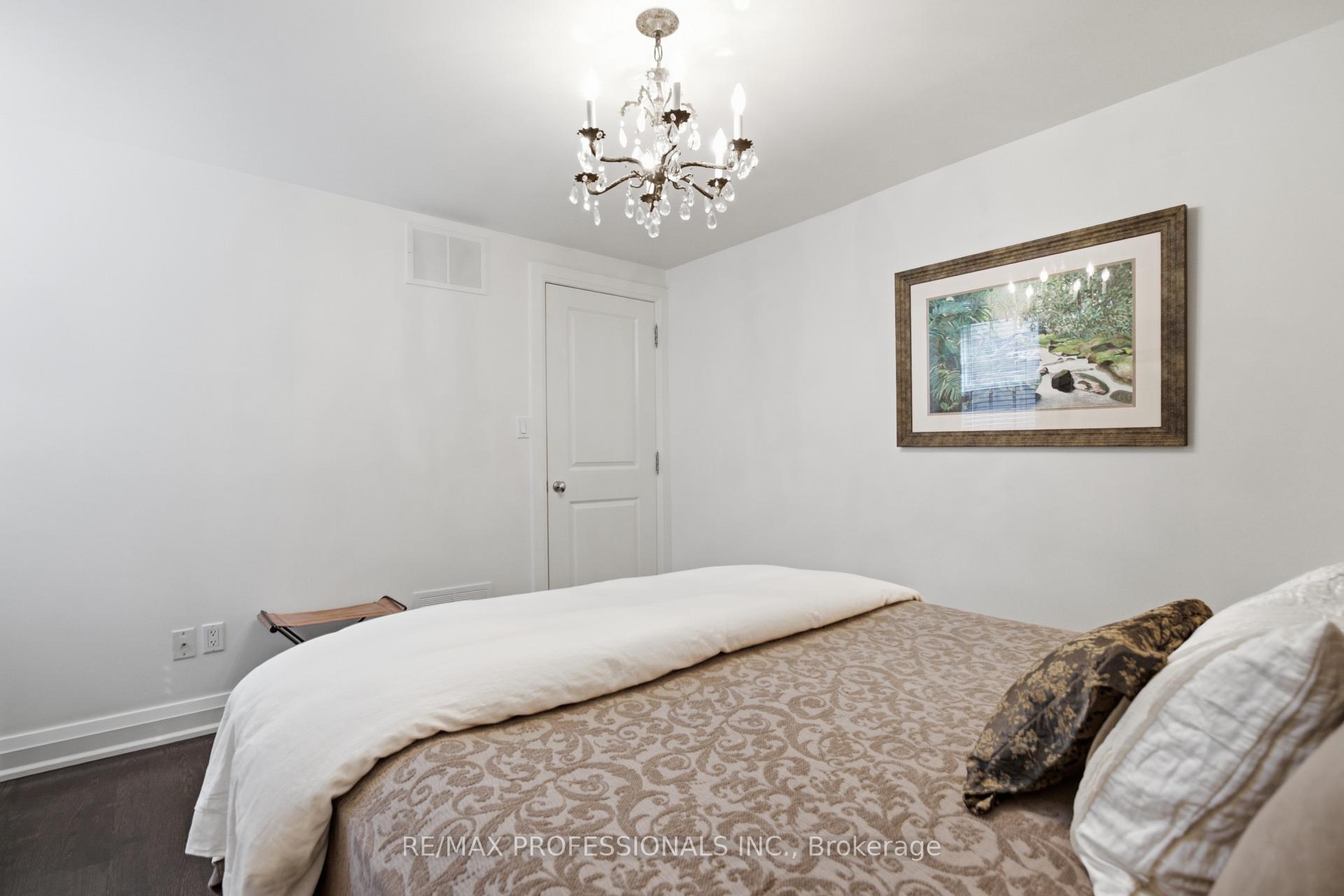 Photo 30 of 19 Langmuir Crescent, Toronto, Lambton Baby Point — HOMEH