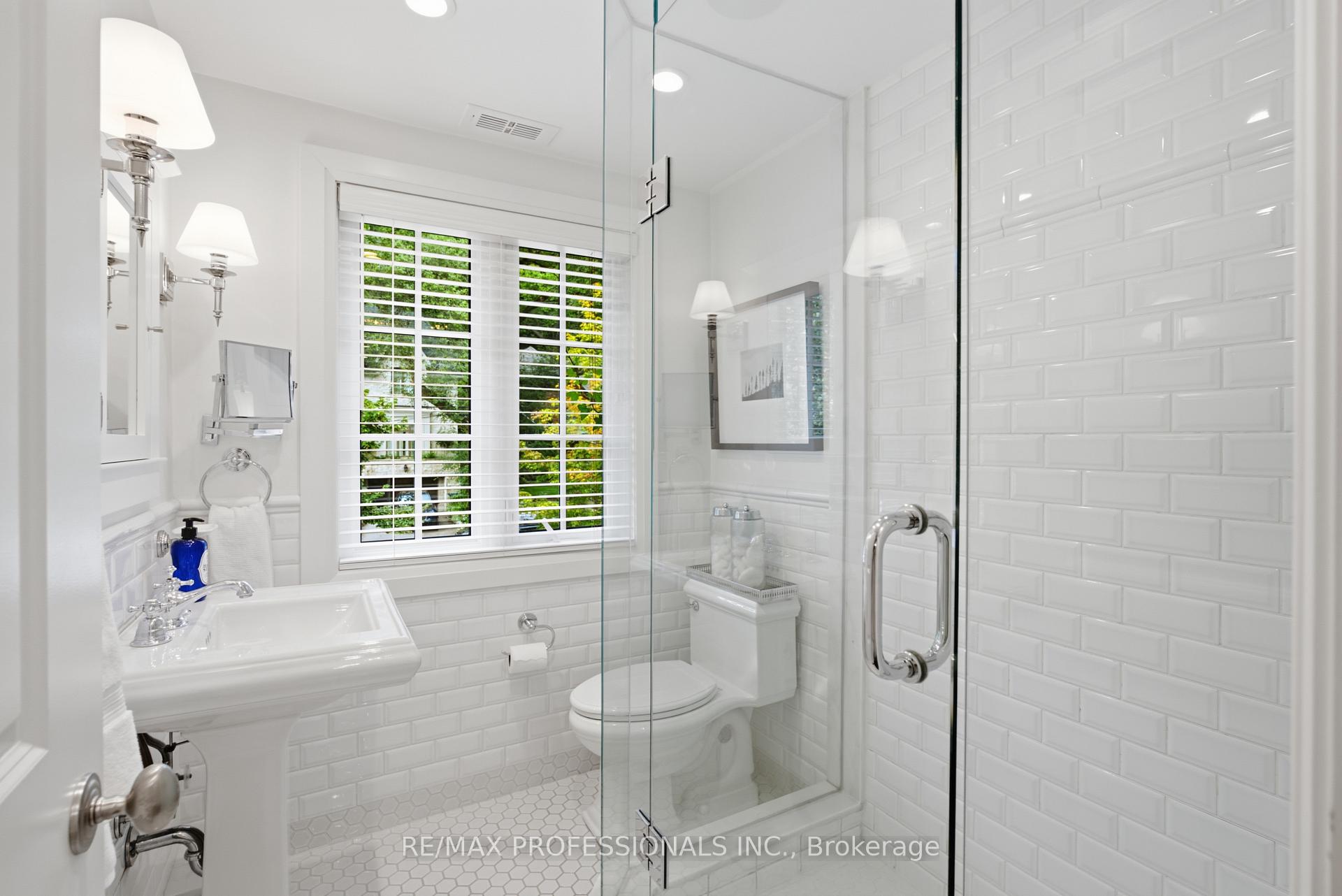 Photo 33 of 19 Langmuir Crescent, Toronto, Lambton Baby Point — HOMEH