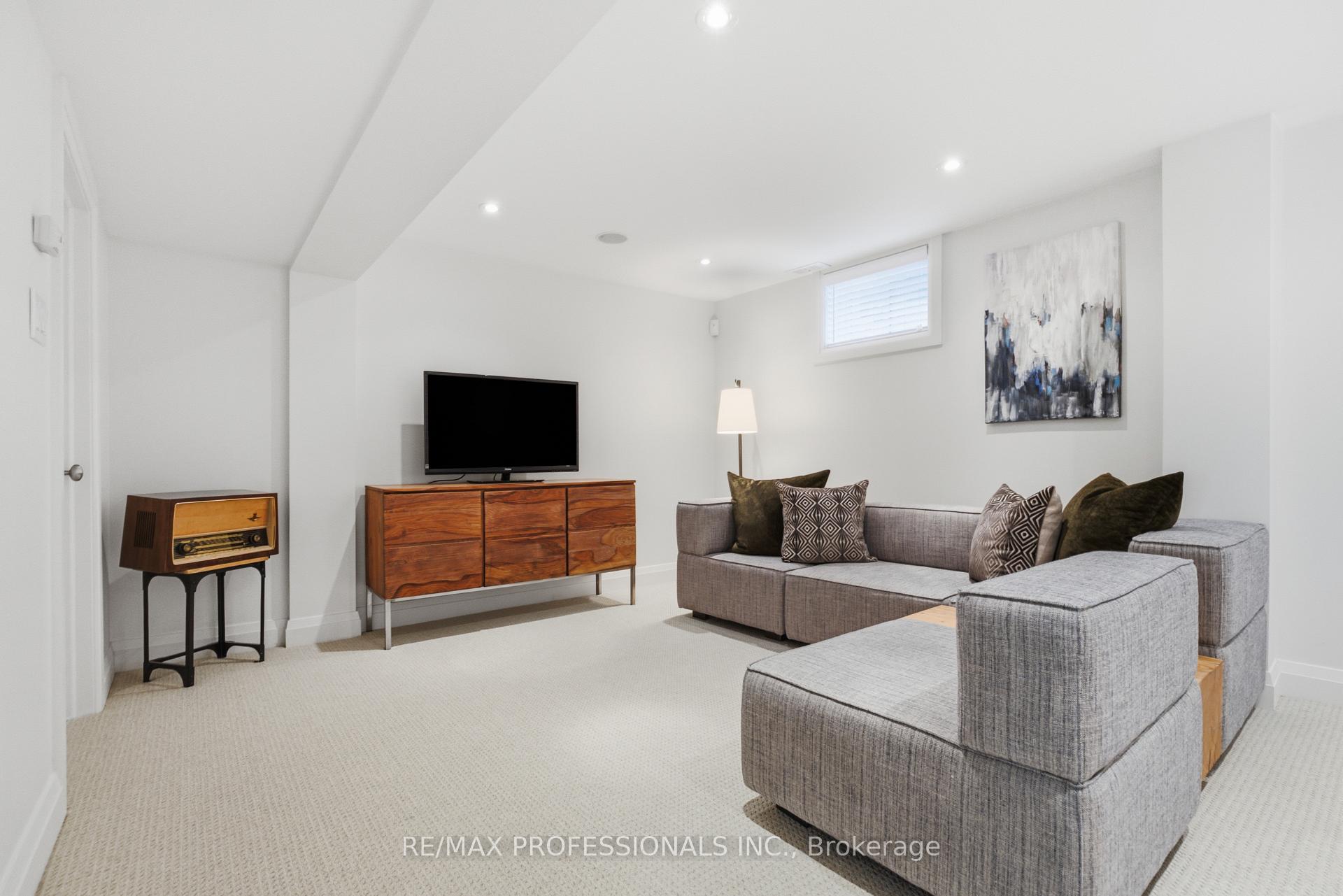 Photo 35 of 19 Langmuir Crescent, Toronto, Lambton Baby Point — HOMEH