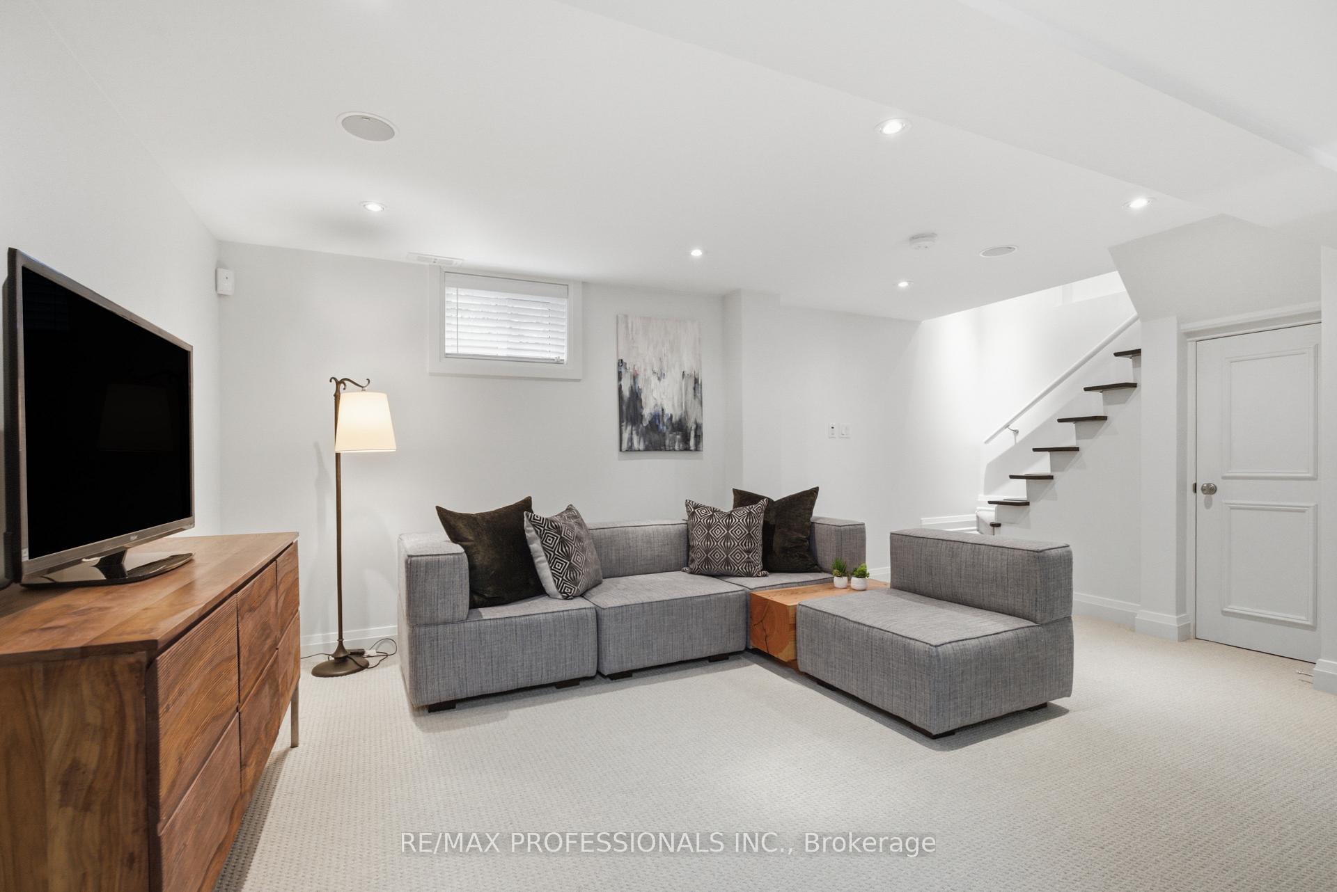Photo 36 of 19 Langmuir Crescent, Toronto, Lambton Baby Point — HOMEH