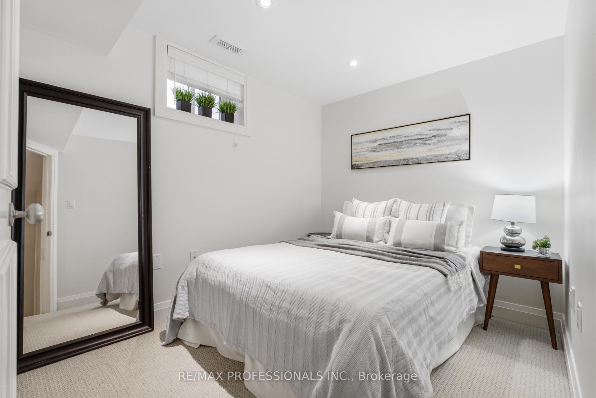 Photo 37 of 19 Langmuir Crescent, Toronto, Lambton Baby Point — HOMEH