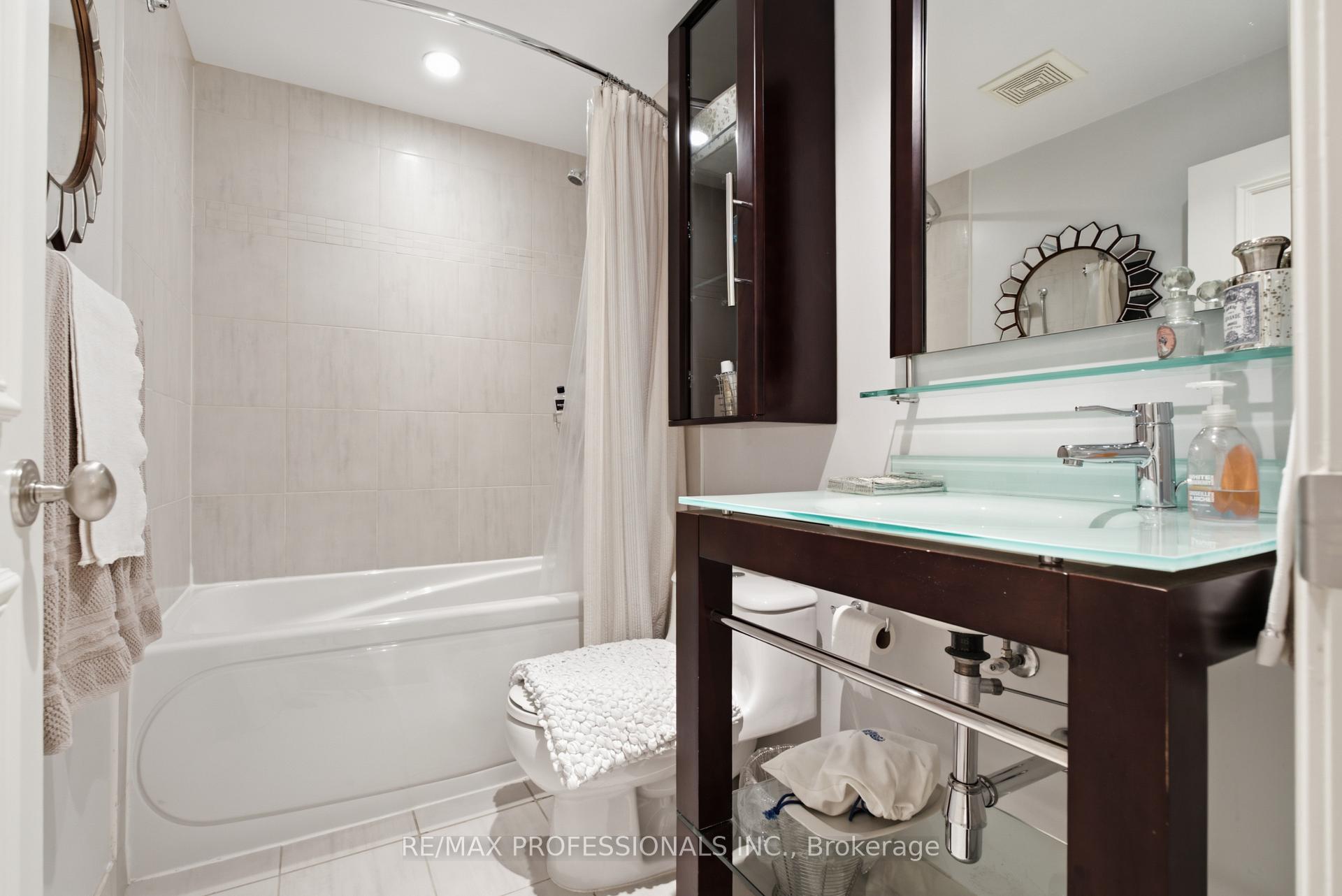 Photo 38 of 19 Langmuir Crescent, Toronto, Lambton Baby Point — HOMEH
