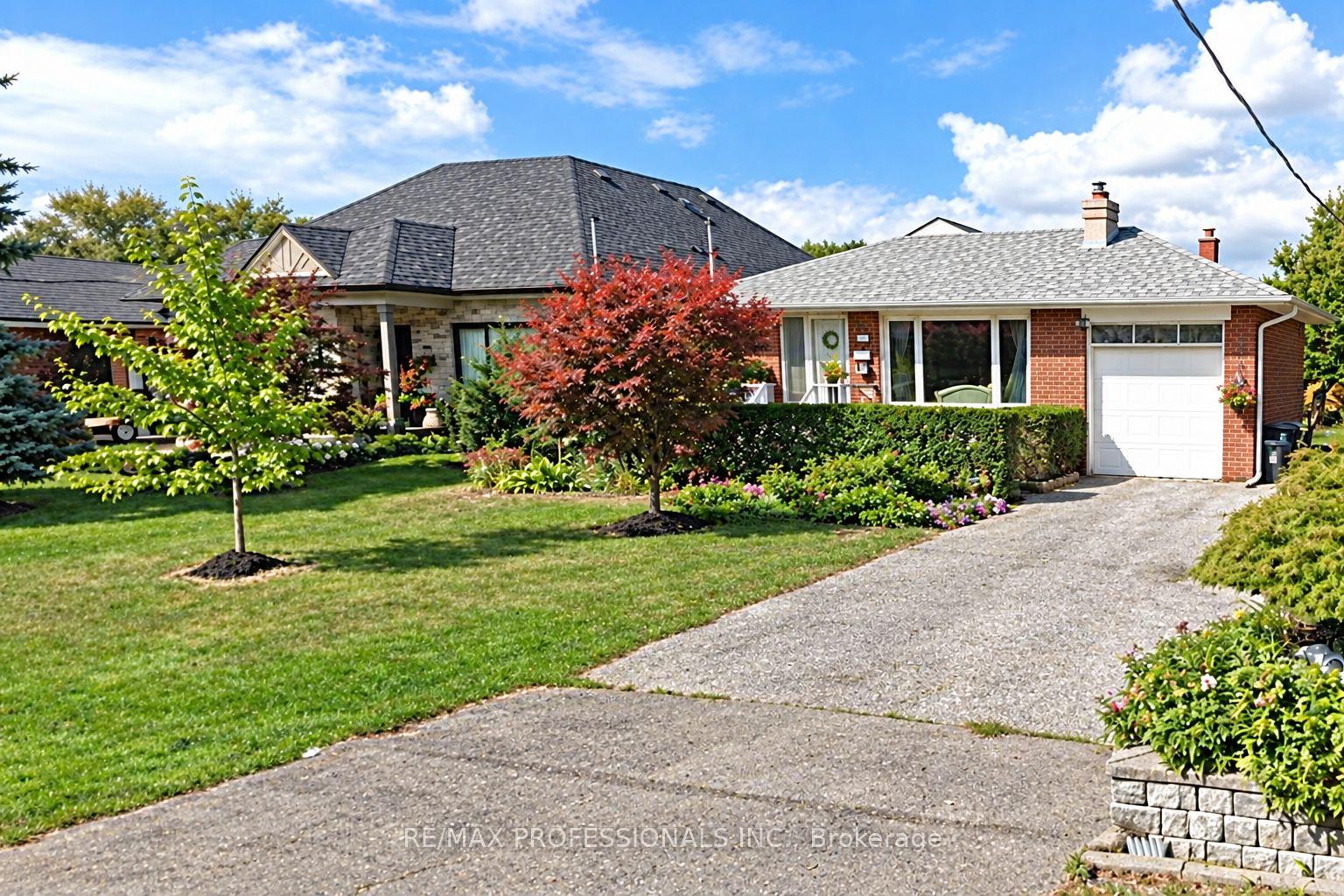 Photo 2 of 42 Cardigan Road, Etobicoke, Stonegate-Queensway — HOMEH