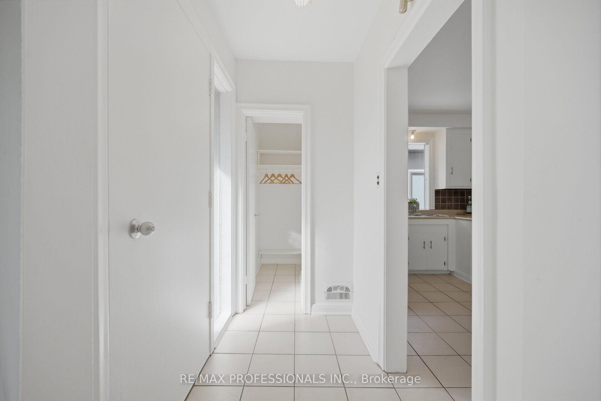 Photo 11 of 42 Cardigan Road, Etobicoke, Stonegate-Queensway — HOMEH