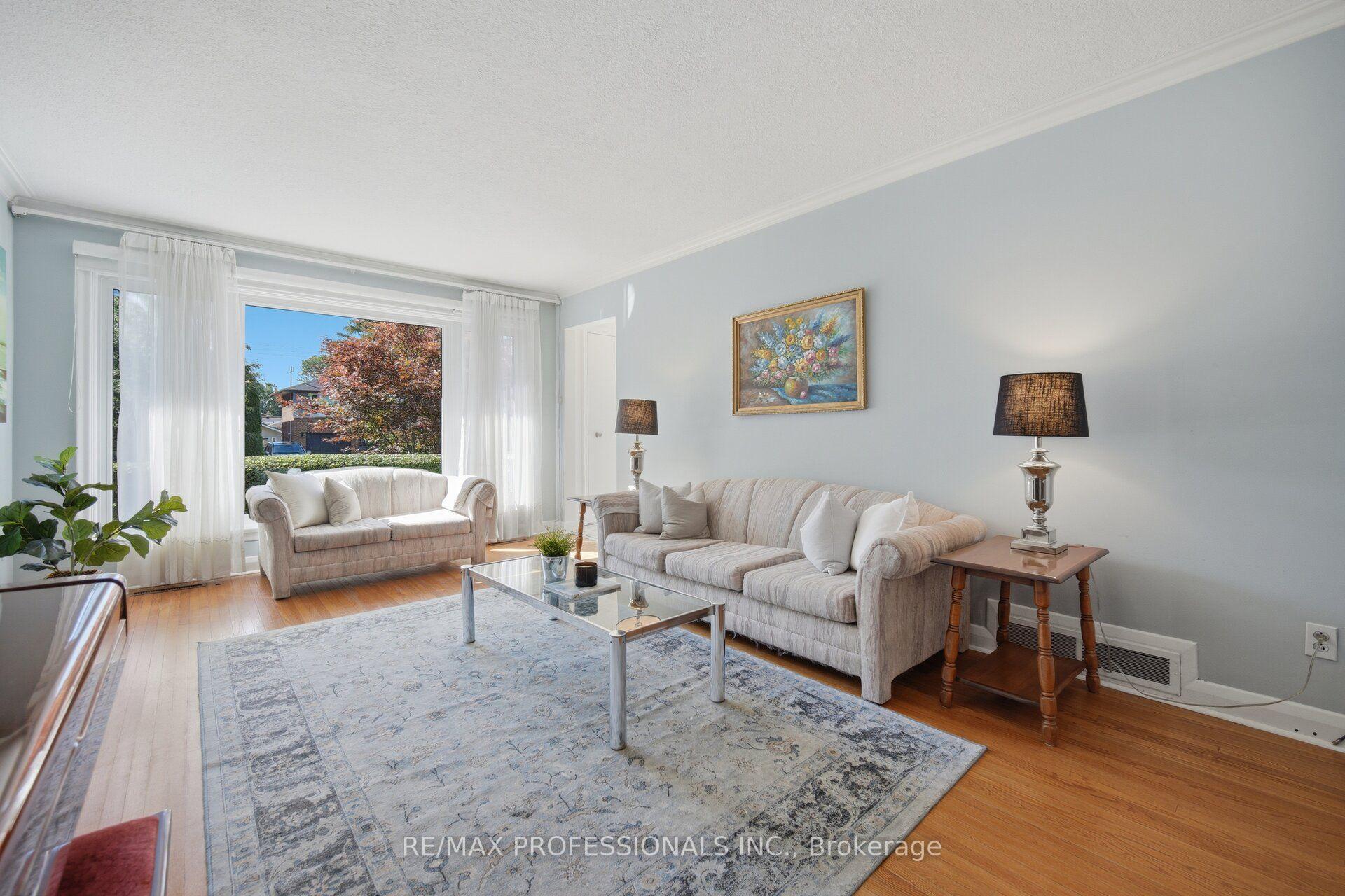 Photo 14 of 42 Cardigan Road, Etobicoke, Stonegate-Queensway — HOMEH