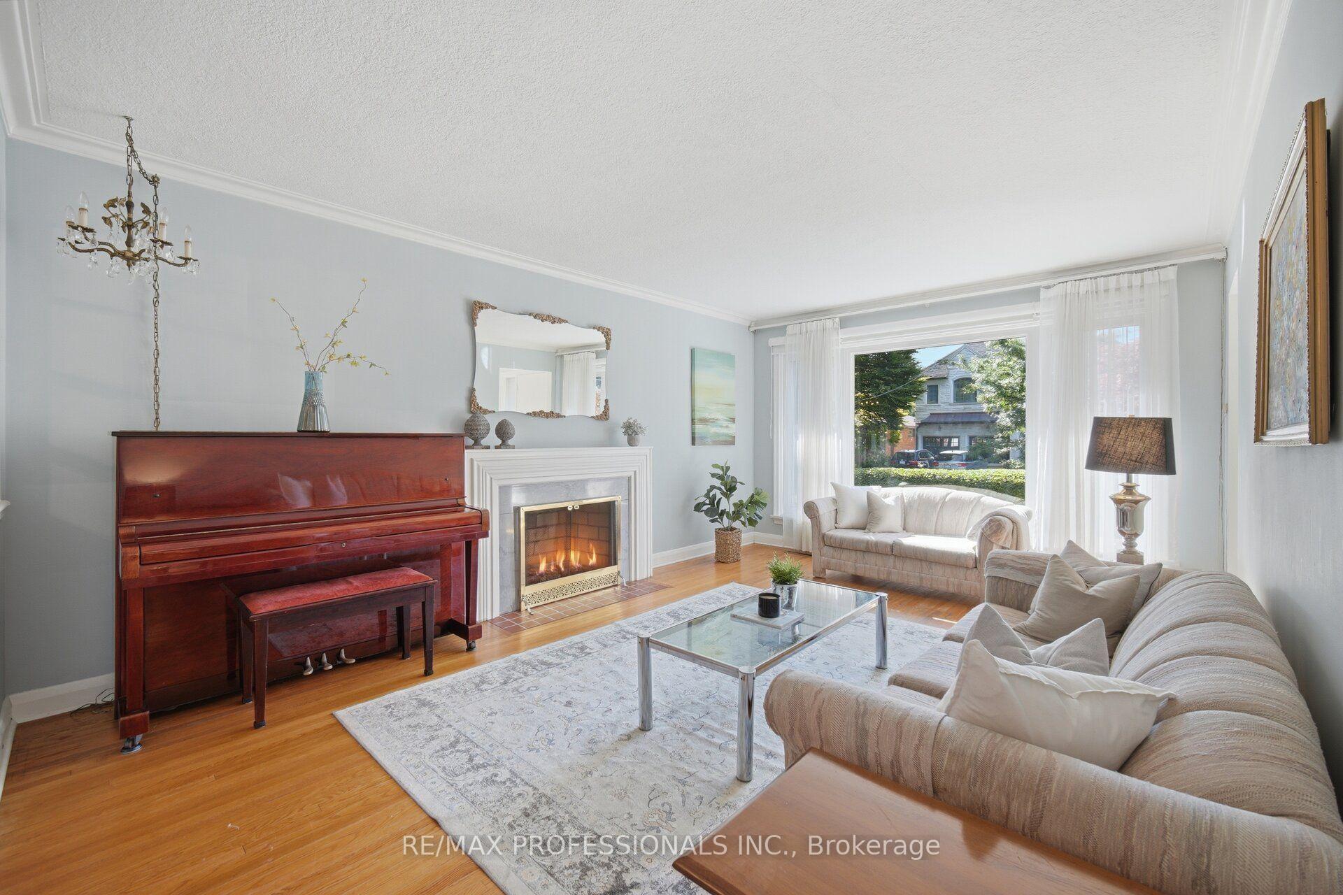 Photo 15 of 42 Cardigan Road, Etobicoke, Stonegate-Queensway — HOMEH