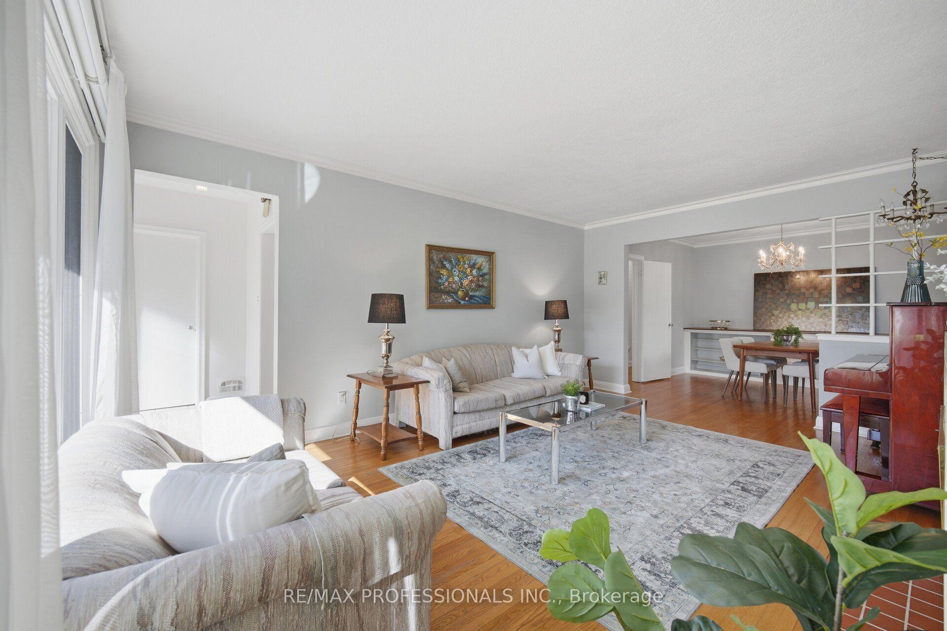 Photo 13 of 42 Cardigan Road, Etobicoke, Stonegate-Queensway — HOMEH