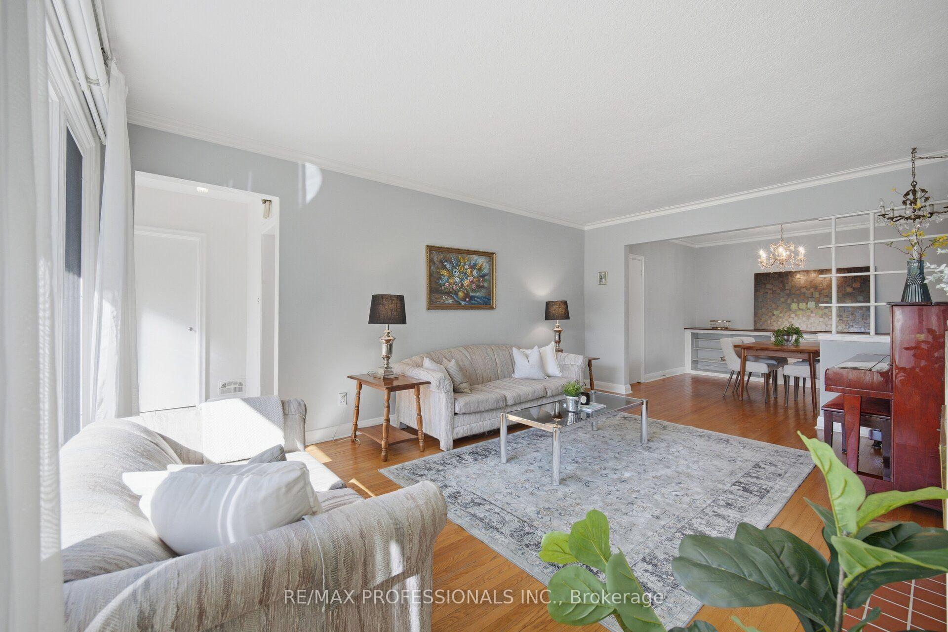 Photo 16 of 42 Cardigan Road, Etobicoke, Stonegate-Queensway — HOMEH
