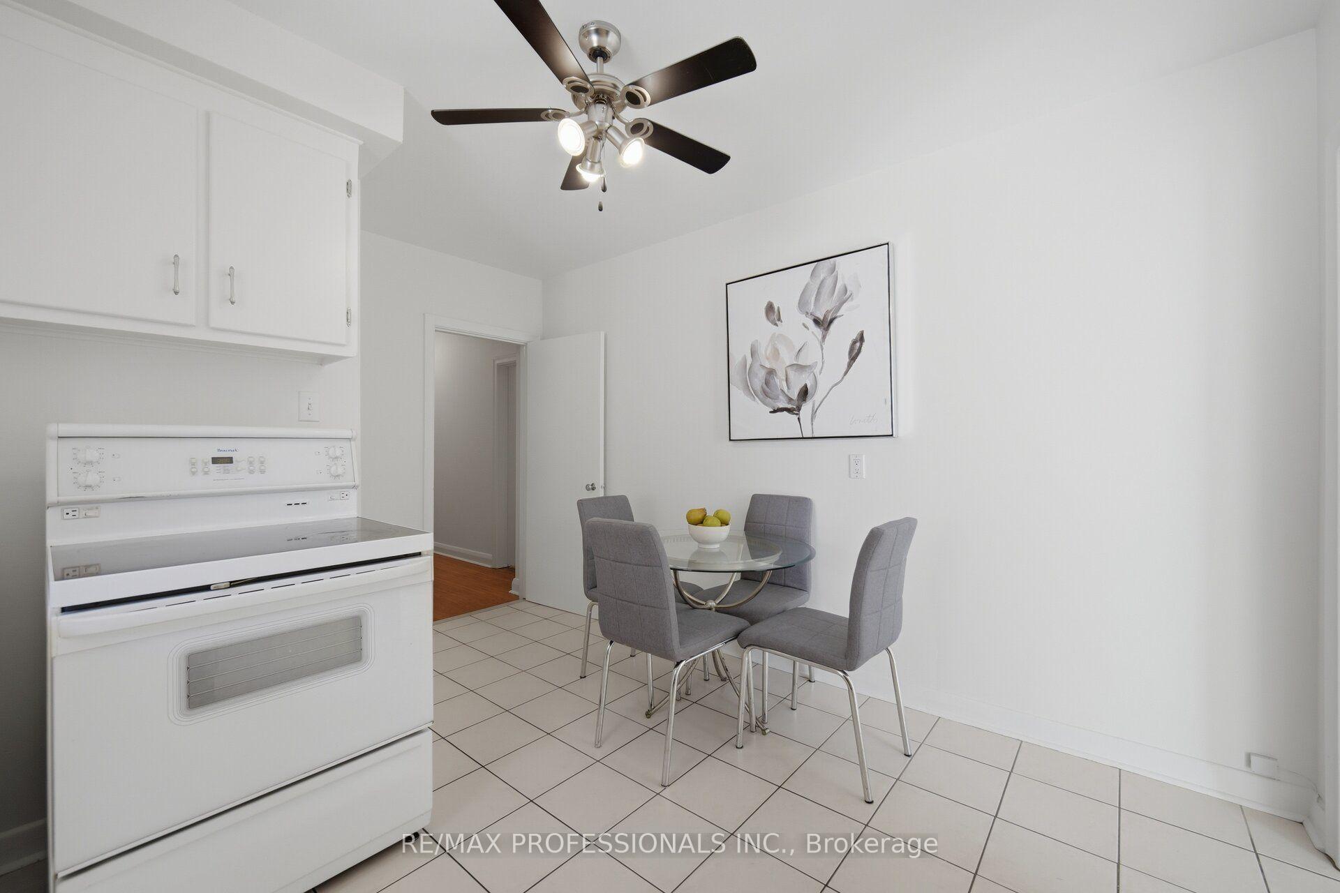 Photo 24 of 42 Cardigan Road, Etobicoke, Stonegate-Queensway — HOMEH