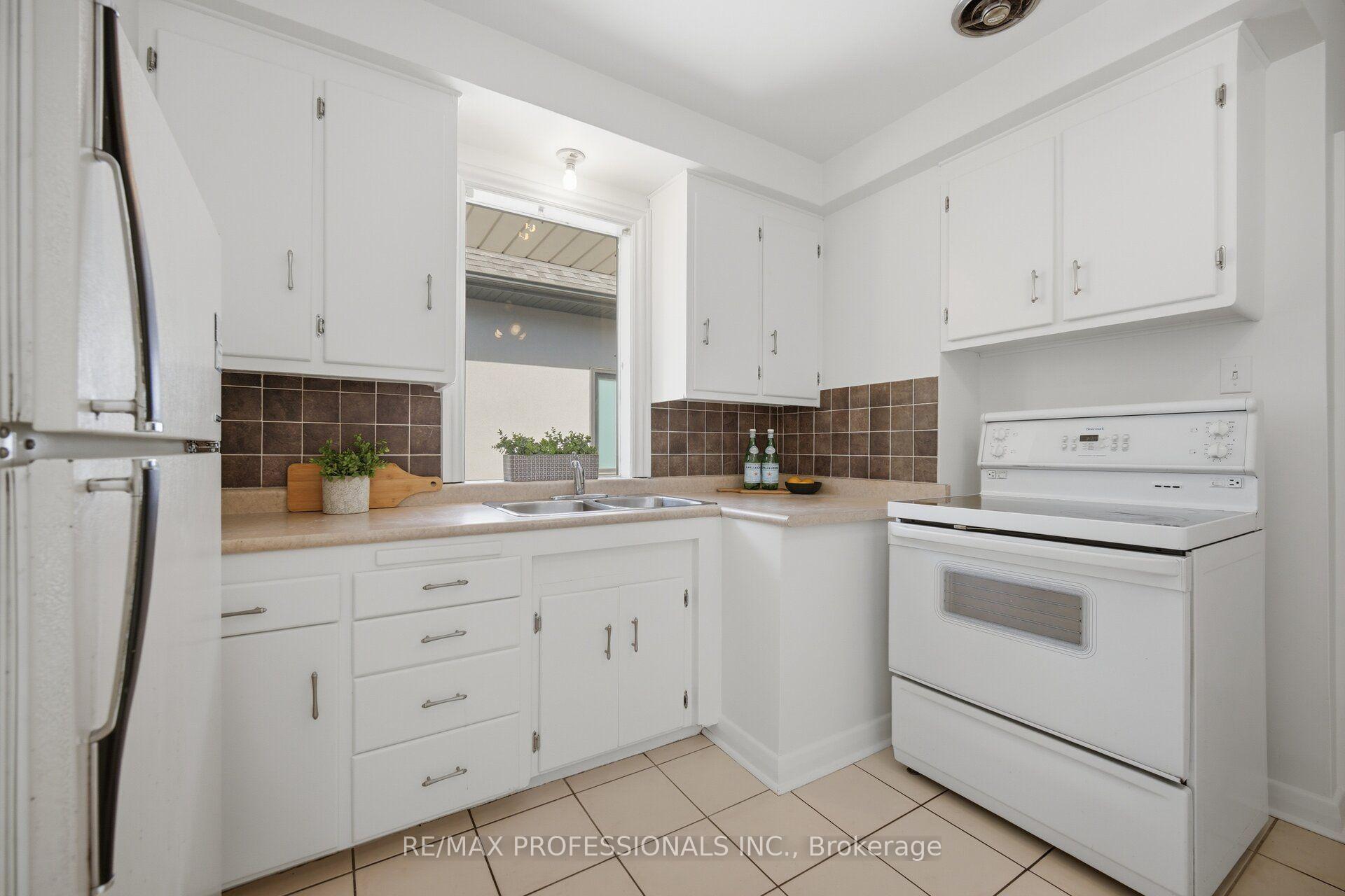 Photo 25 of 42 Cardigan Road, Etobicoke, Stonegate-Queensway — HOMEH