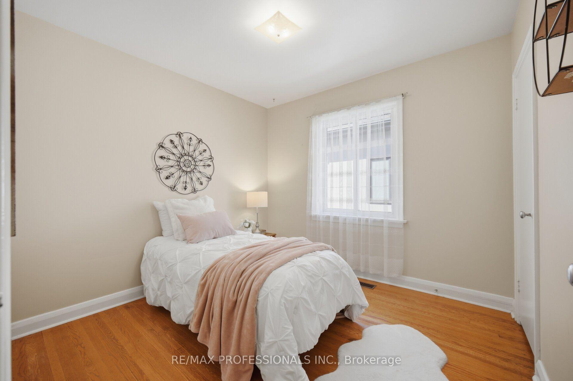 Photo 34 of 42 Cardigan Road, Etobicoke, Stonegate-Queensway — HOMEH