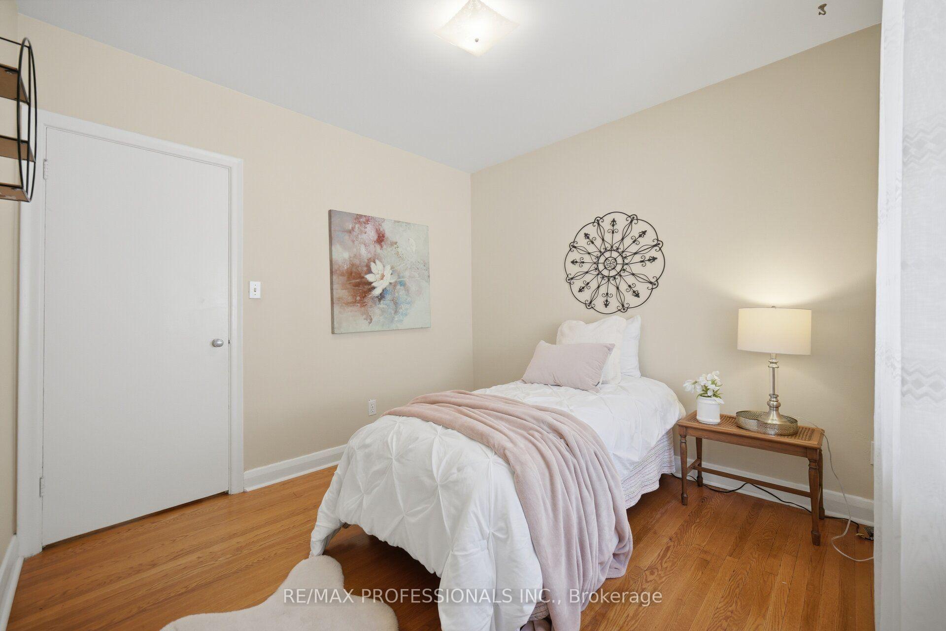 Photo 36 of 42 Cardigan Road, Etobicoke, Stonegate-Queensway — HOMEH
