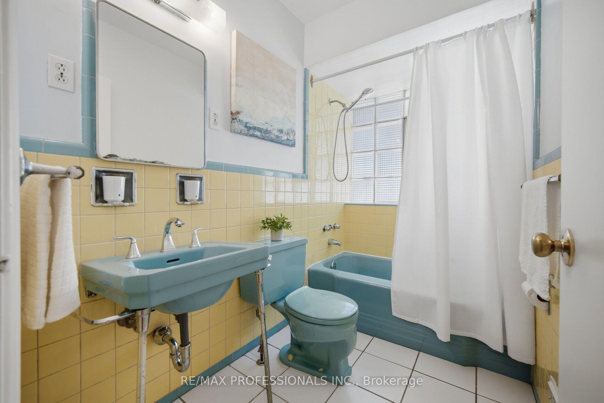 Photo 37 of 42 Cardigan Road, Etobicoke, Stonegate-Queensway — HOMEH