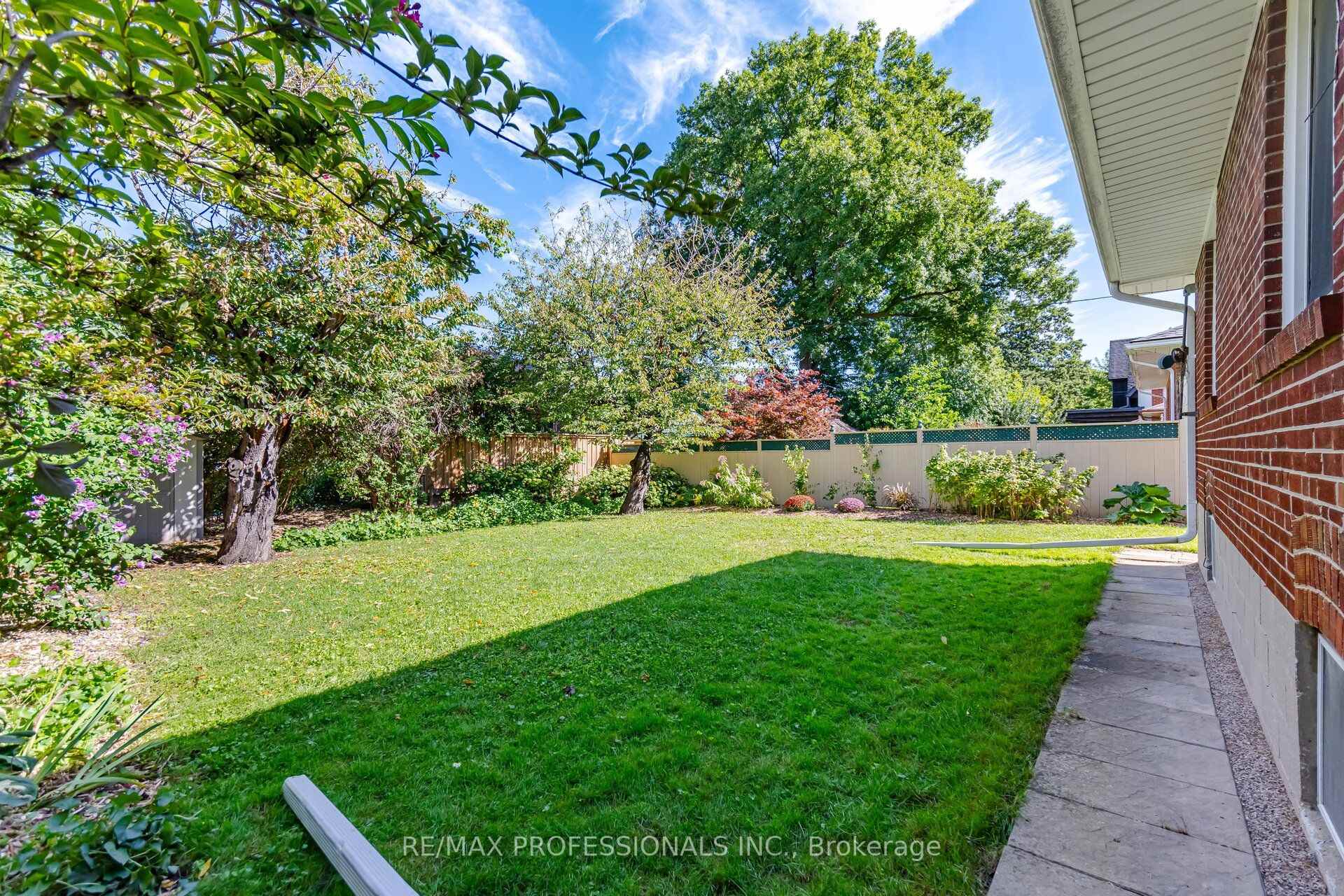 Photo 56 of 42 Cardigan Road, Etobicoke, Stonegate-Queensway — HOMEH