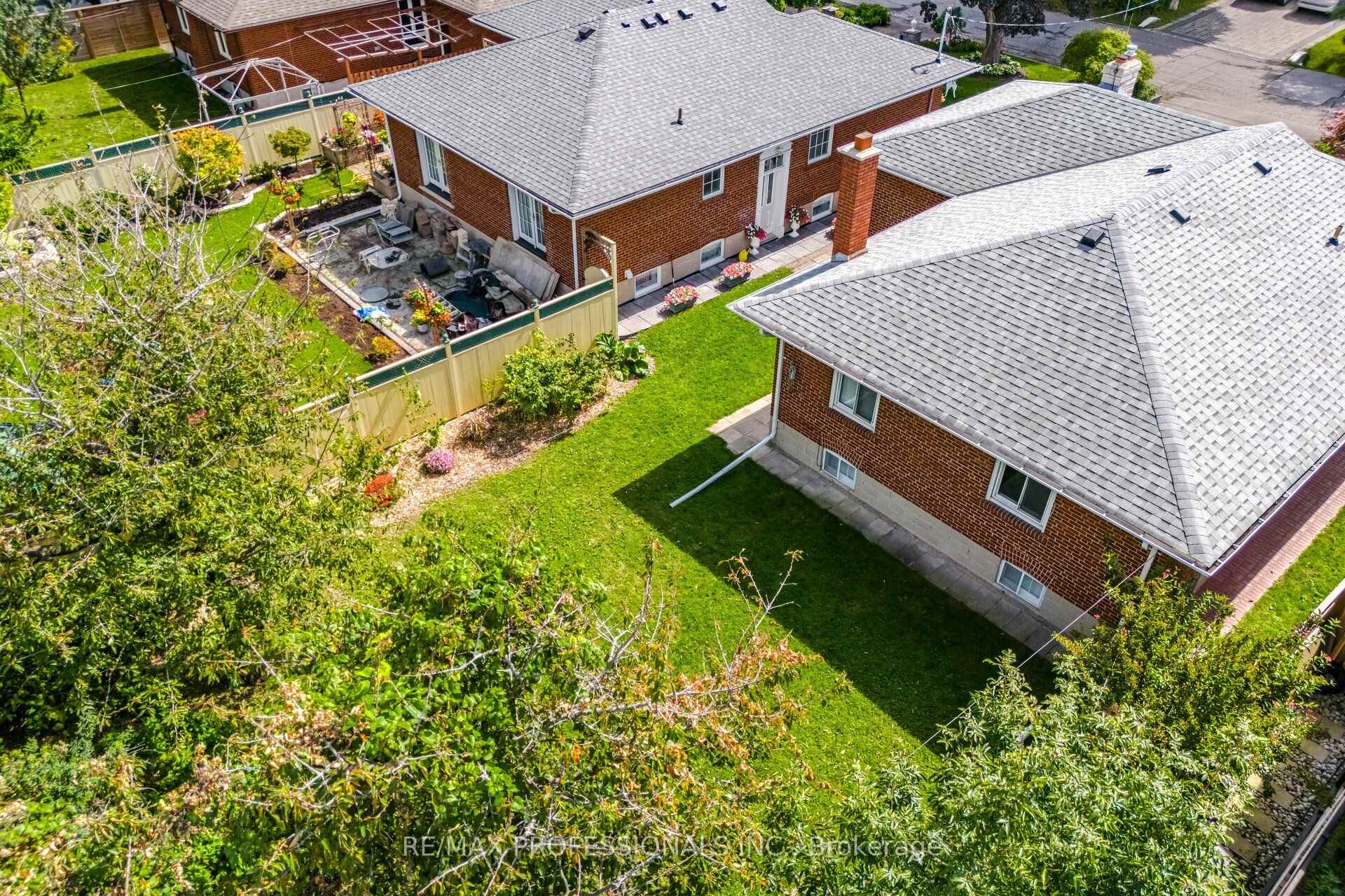 Photo 59 of 42 Cardigan Road, Etobicoke, Stonegate-Queensway — HOMEH