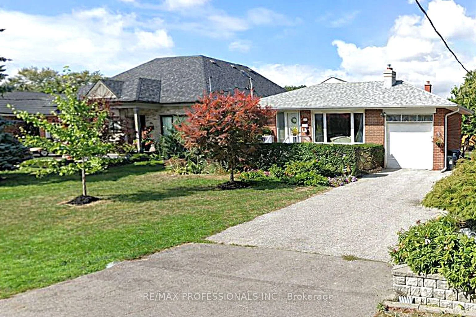 Photo 3 of 42 Cardigan Road, Etobicoke, Stonegate-Queensway — HOMEH