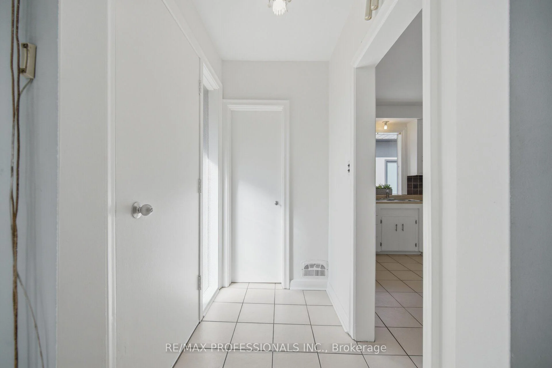 Photo 9 of 42 Cardigan Road, Etobicoke, Stonegate-Queensway — HOMEH
