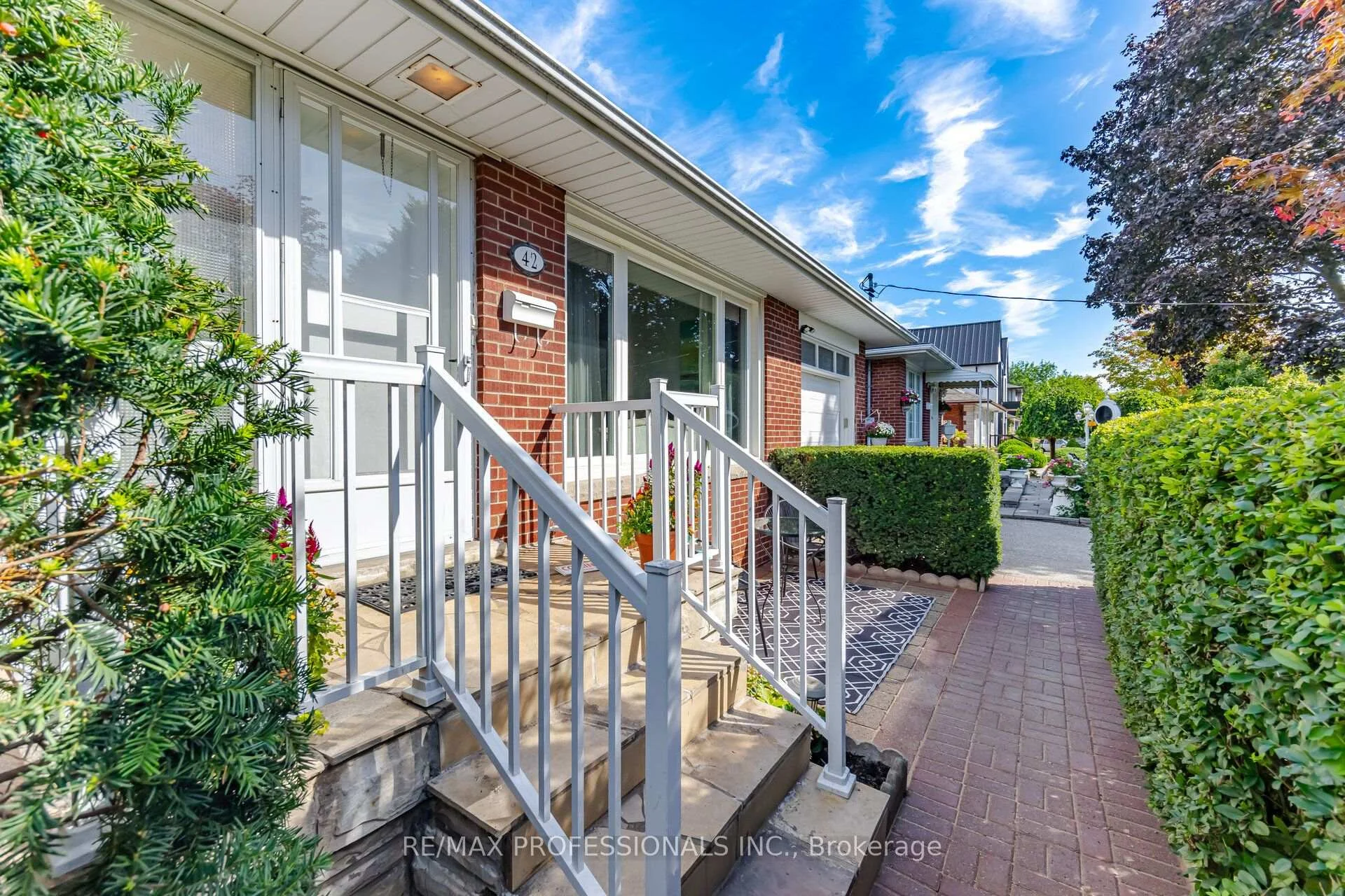 Photo 10 of 42 Cardigan Road, Etobicoke, Stonegate-Queensway — HOMEH
