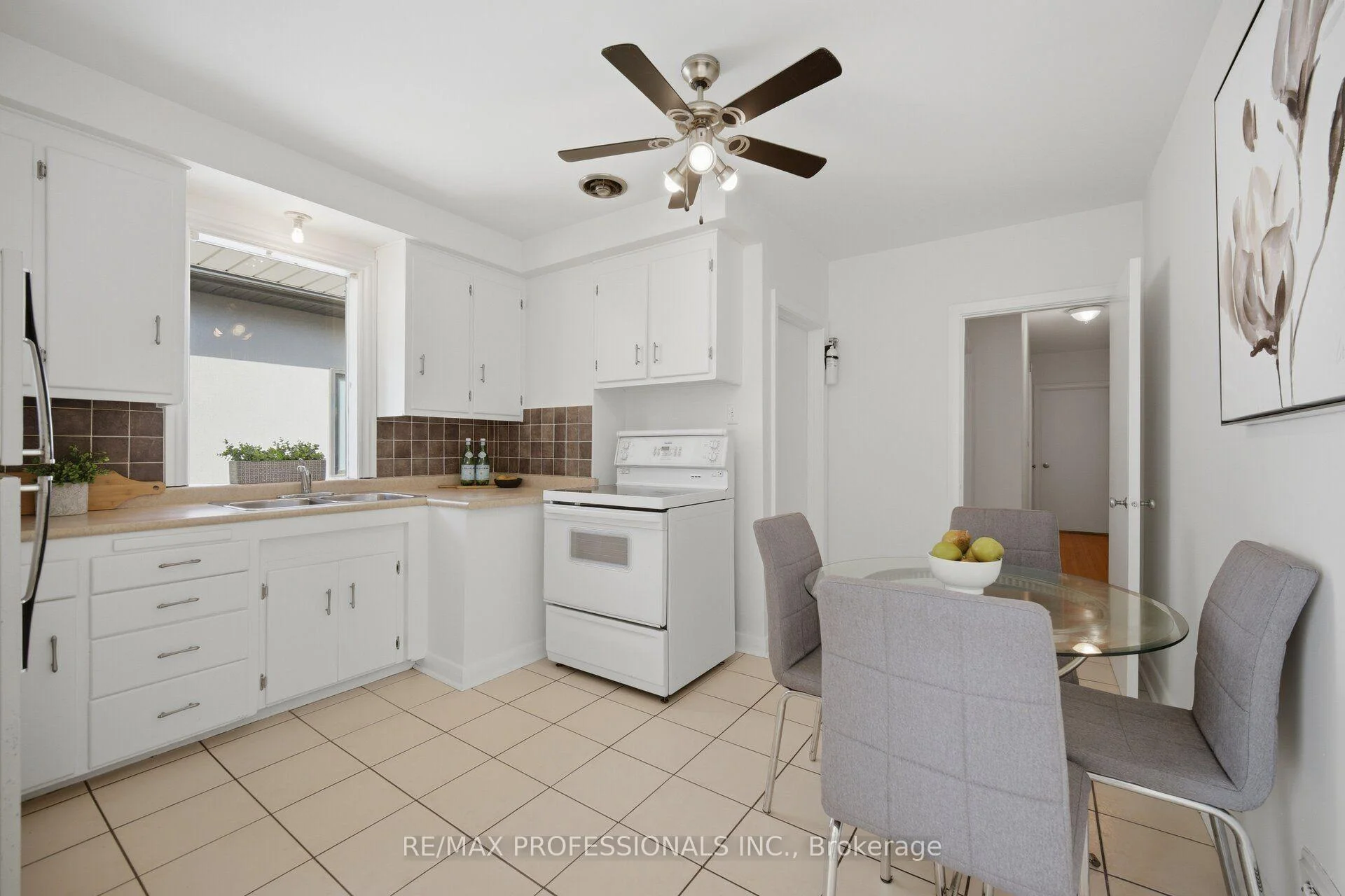 Photo 23 of 42 Cardigan Road, Etobicoke, Stonegate-Queensway — HOMEH