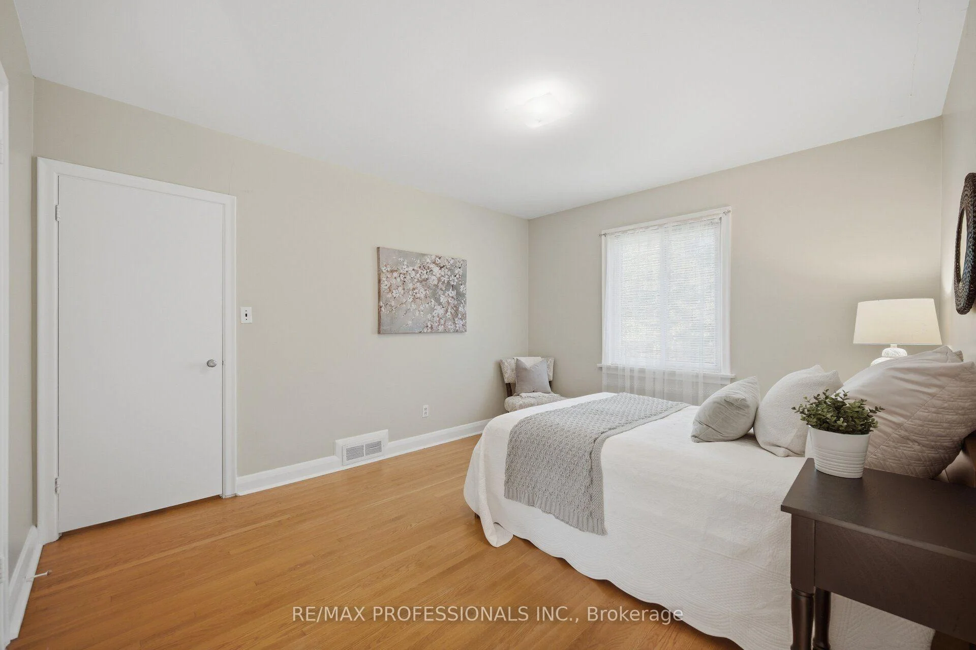 Photo 30 of 42 Cardigan Road, Etobicoke, Stonegate-Queensway — HOMEH