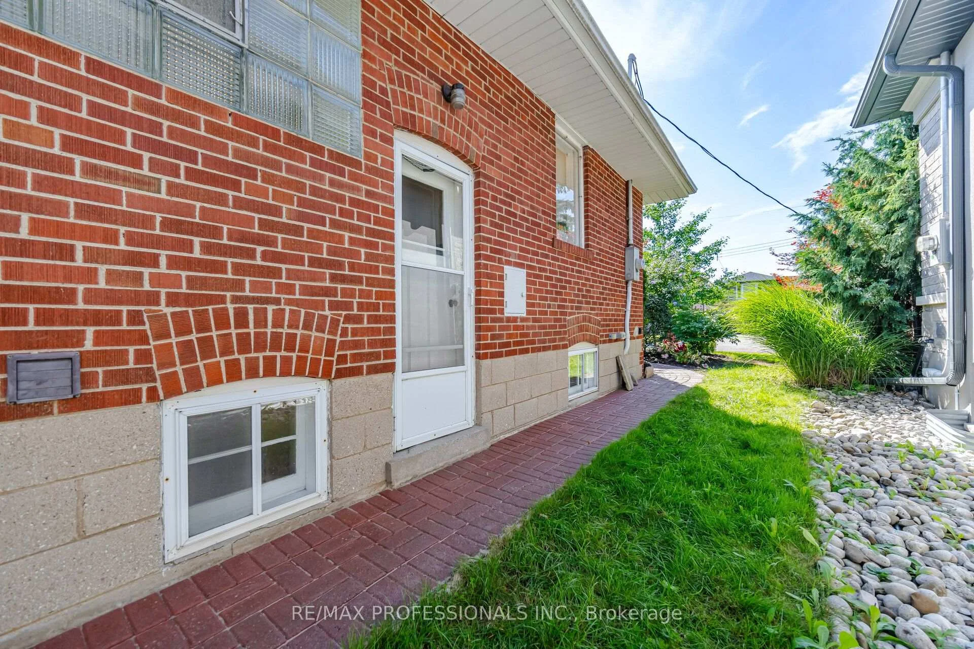 Photo 53 of 42 Cardigan Road, Etobicoke, Stonegate-Queensway — HOMEH
