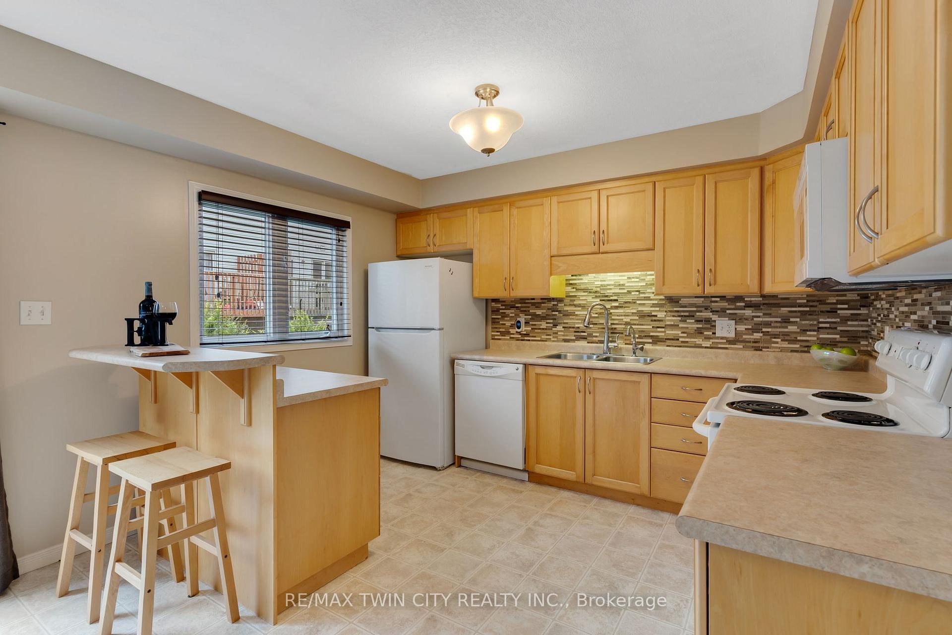 Photo 10 of Unit H54, 175 David Bergey Drive, Kitchener, Larentian West — HOMEH