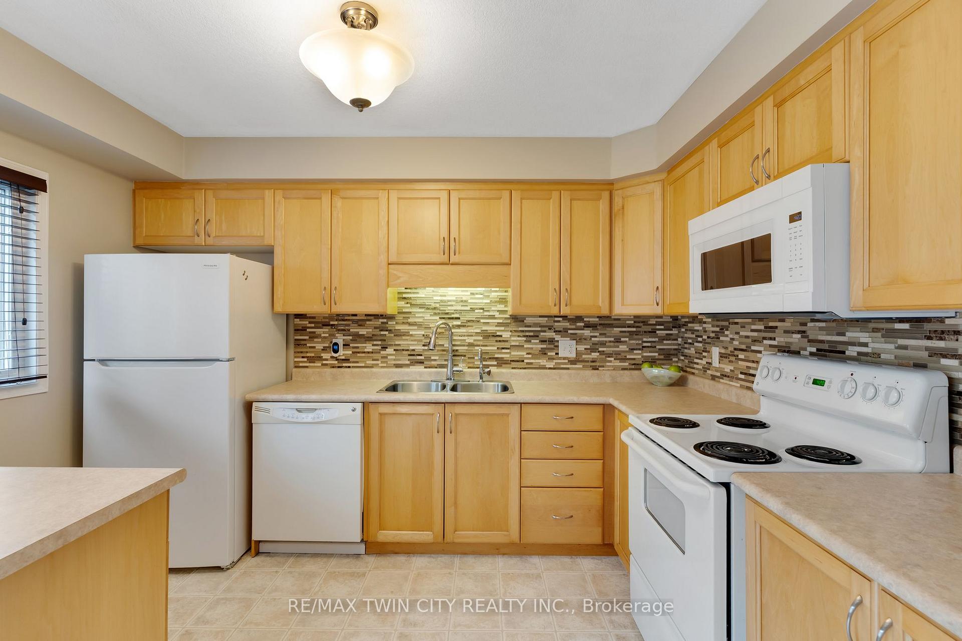 Photo 11 of Unit H54, 175 David Bergey Drive, Kitchener, Larentian West — HOMEH