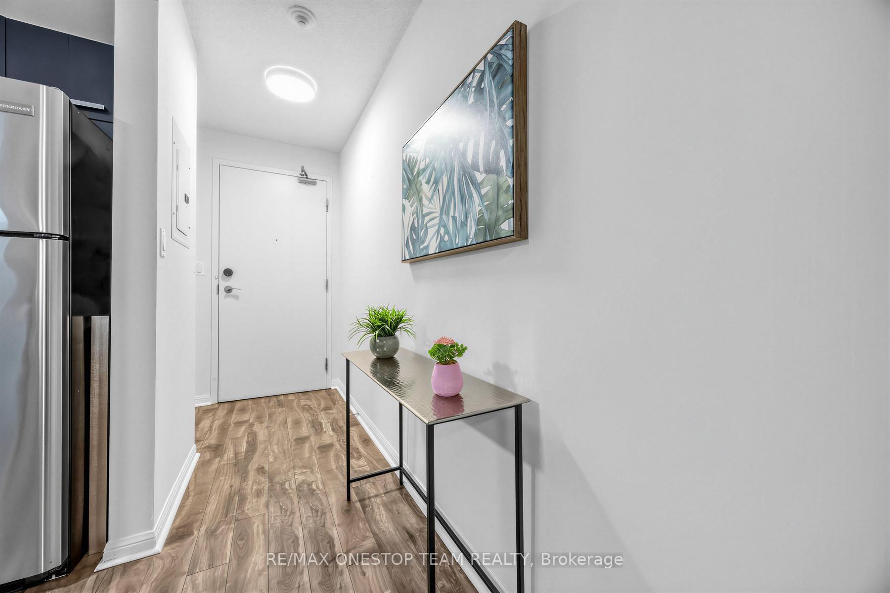 Photo 4 of Unit 504, 11 St Joseph Street, Toronto, Bay Street Corridor — HOMEH