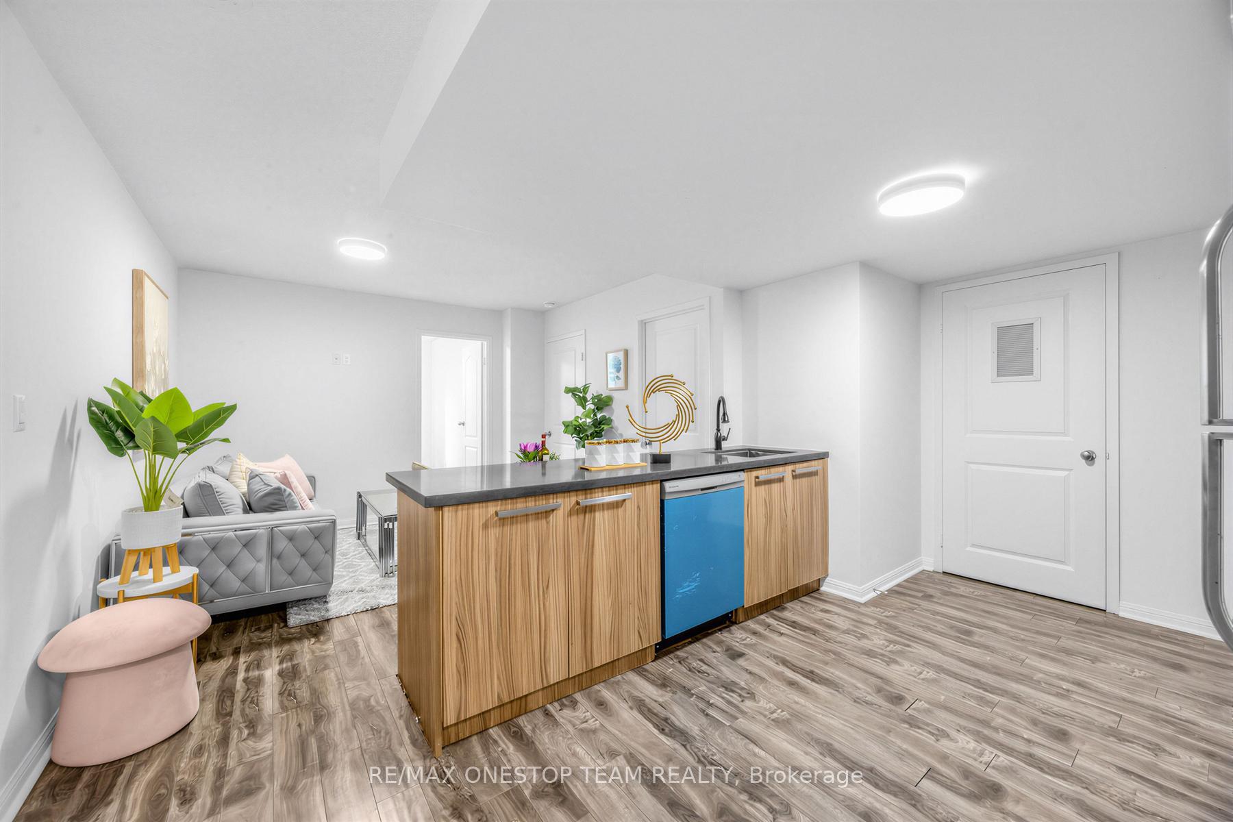 Photo 5 of Unit 504, 11 St Joseph Street, Toronto, Bay Street Corridor — HOMEH