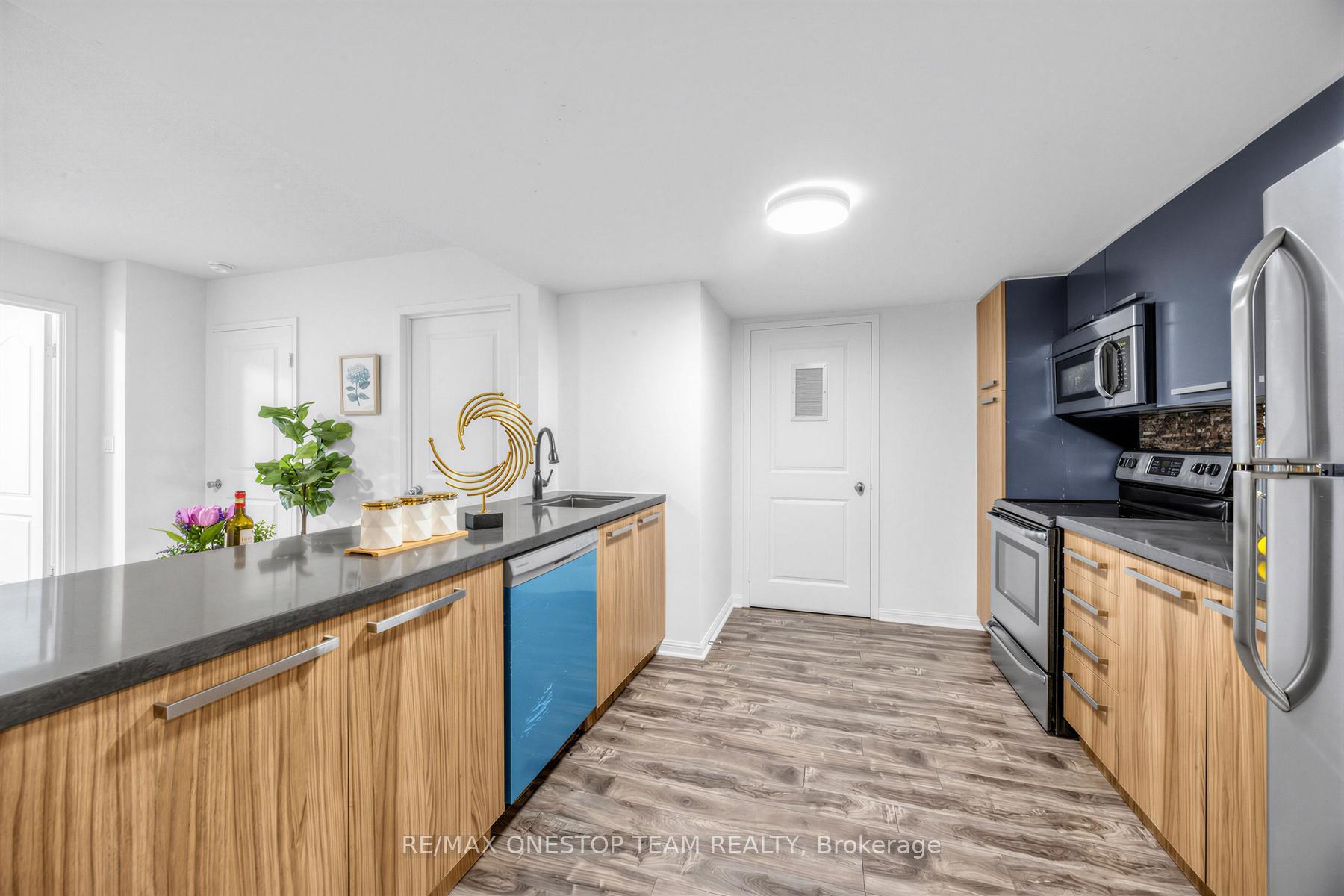 Photo 6 of Unit 504, 11 St Joseph Street, Toronto, Bay Street Corridor — HOMEH