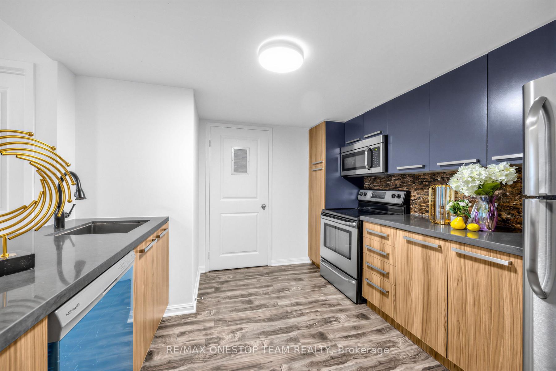 Photo 7 of Unit 504, 11 St Joseph Street, Toronto, Bay Street Corridor — HOMEH