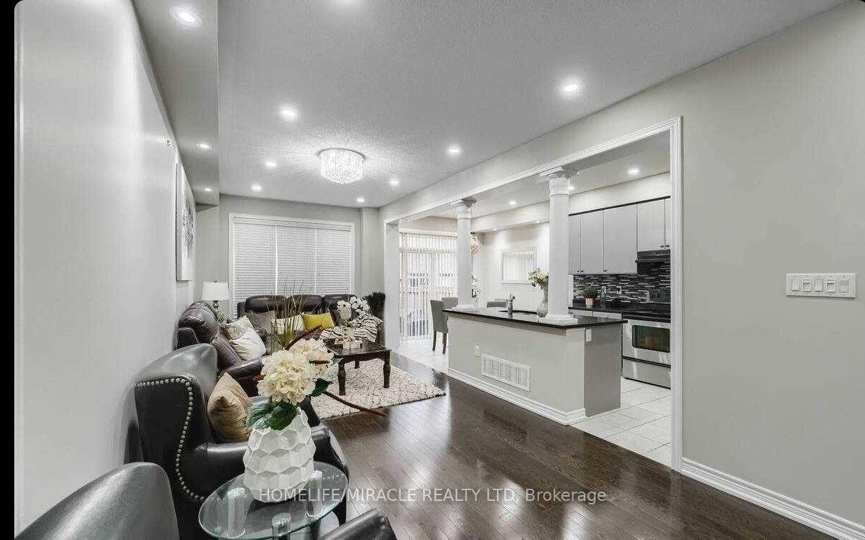 Photo 3 of 63 Antibes Drive, Brampton, Credit Valley — HOMEH