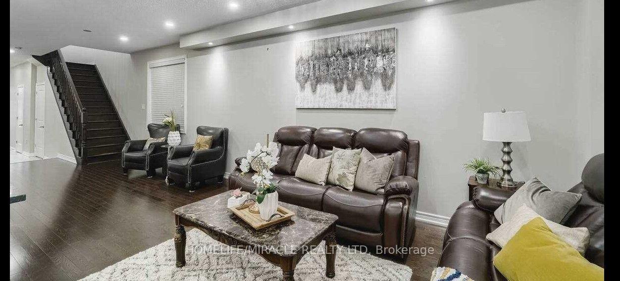 Photo 4 of 63 Antibes Drive, Brampton, Credit Valley — HOMEH