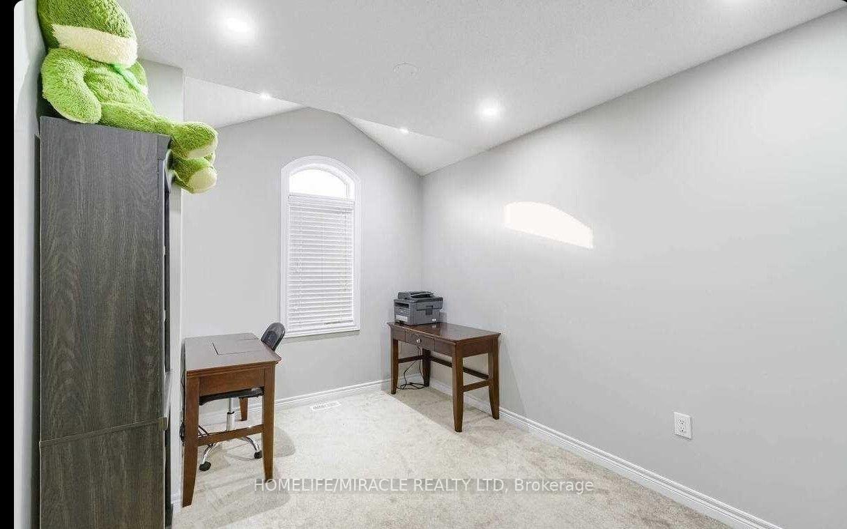 Photo 9 of 63 Antibes Drive, Brampton, Credit Valley — HOMEH