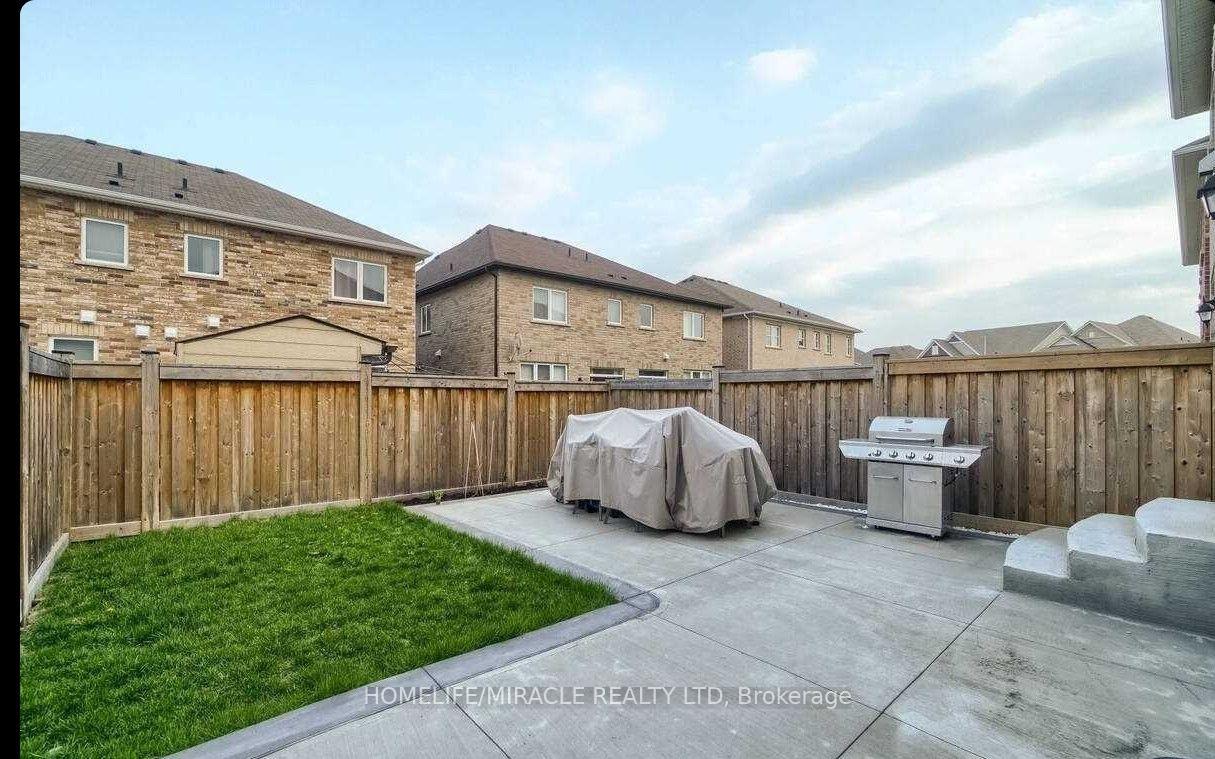 Photo 16 of 63 Antibes Drive, Brampton, Credit Valley — HOMEH