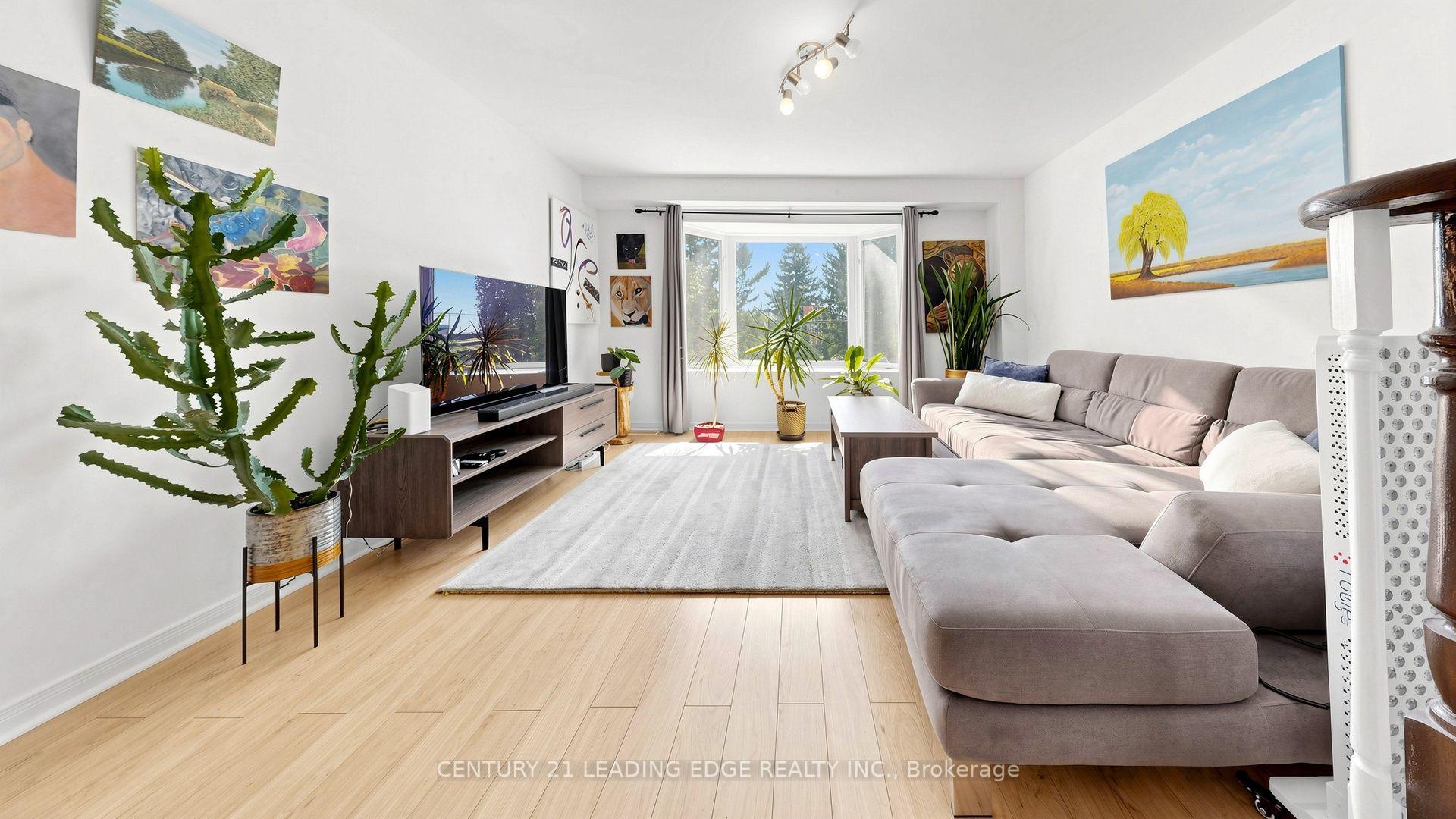 Photo 3 of 152 Bartley Drive, North York, Victoria Village — HOMEH