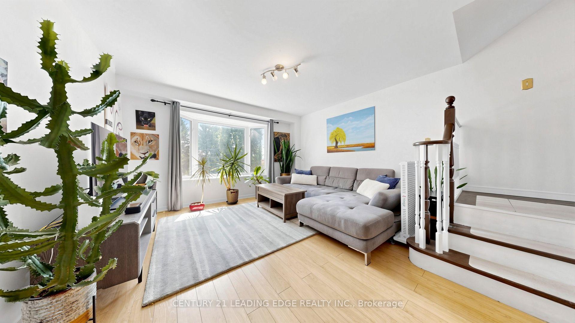 Photo 4 of 152 Bartley Drive, North York, Victoria Village — HOMEH