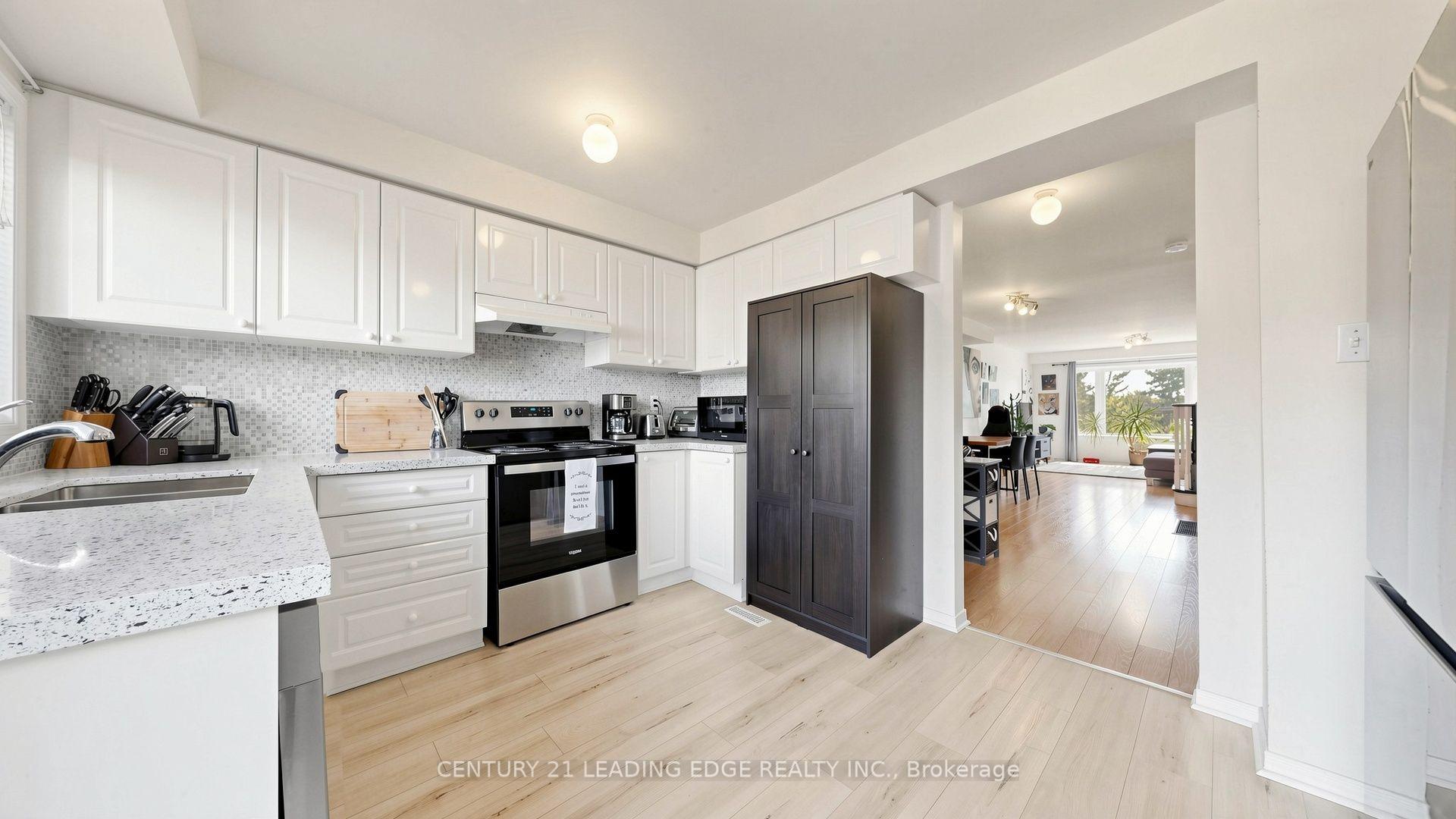Photo 14 of 152 Bartley Drive, North York, Victoria Village — HOMEH