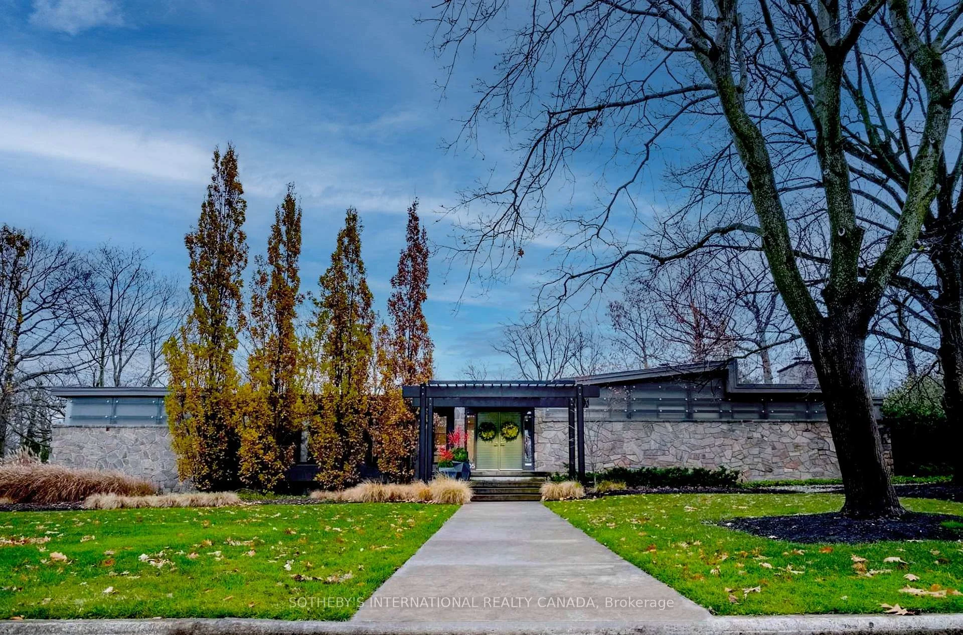 Photo 4 of 105 Marsdale Drive, St. Catharines, Glendale/Glenridge — HOMEH