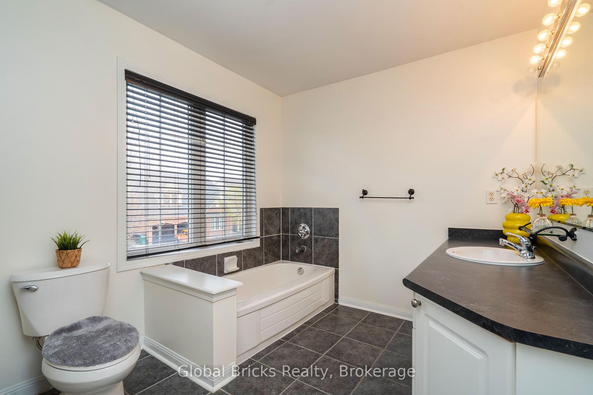 Photo 20 of 60 Dwyer Drive, Brampton, Gore Industrial North — HOMEH
