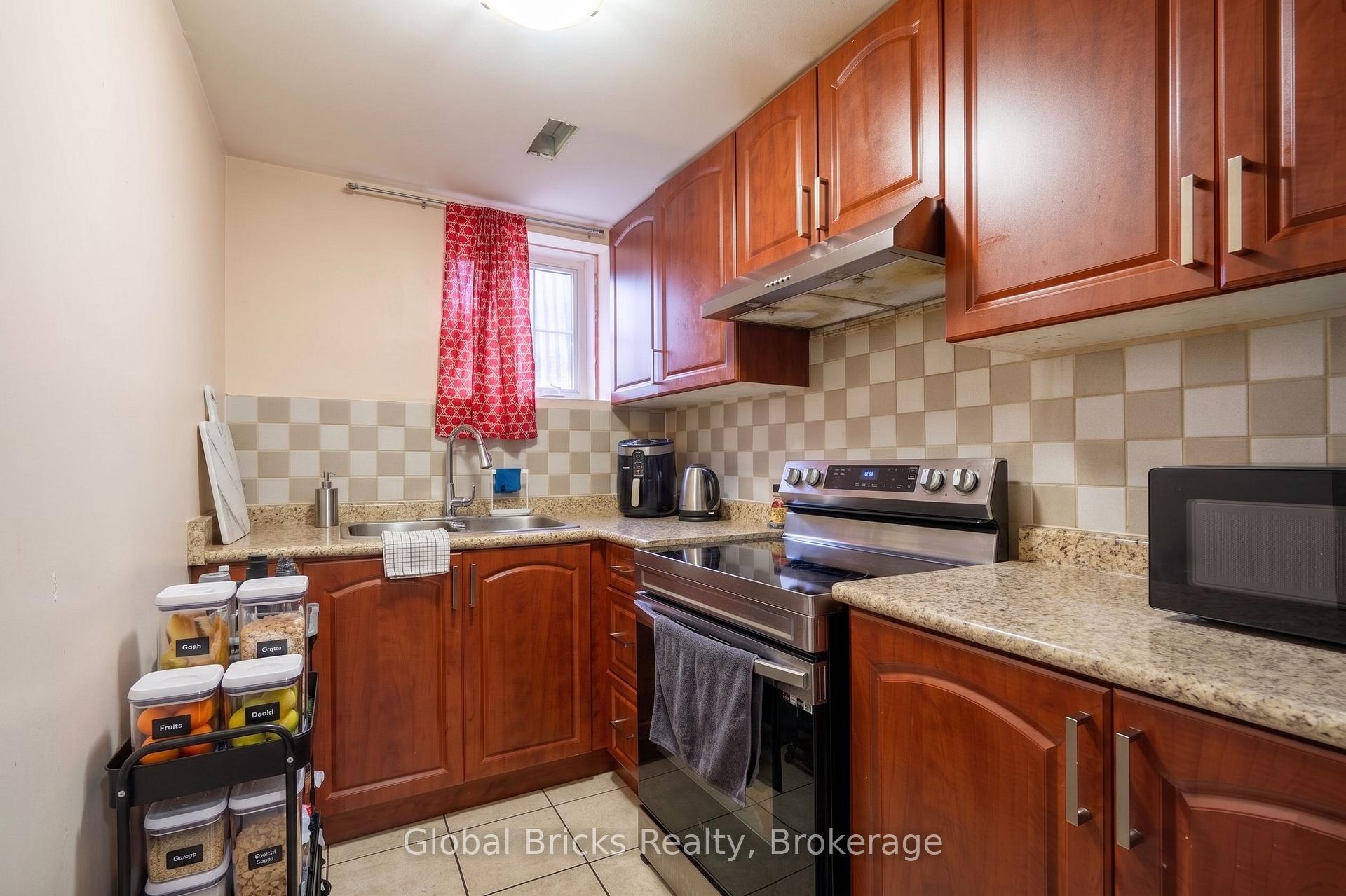 Photo 33 of 60 Dwyer Drive, Brampton, Gore Industrial North — HOMEH