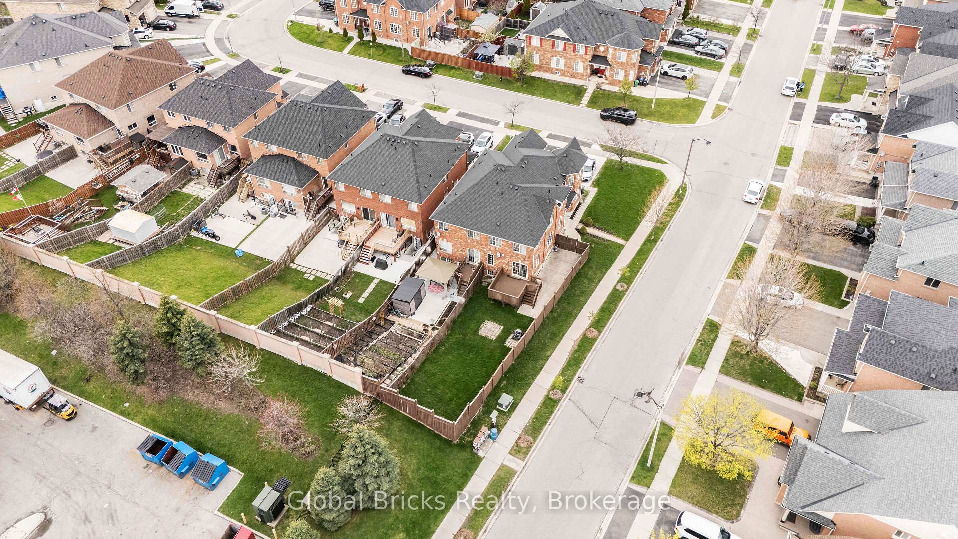 Photo 36 of 60 Dwyer Drive, Brampton, Gore Industrial North — HOMEH