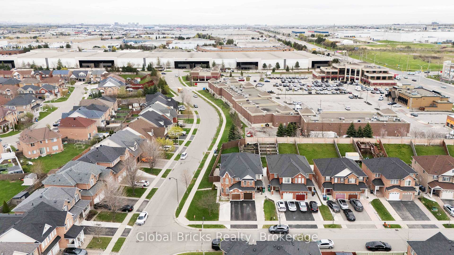 Photo 38 of 60 Dwyer Drive, Brampton, Gore Industrial North — HOMEH