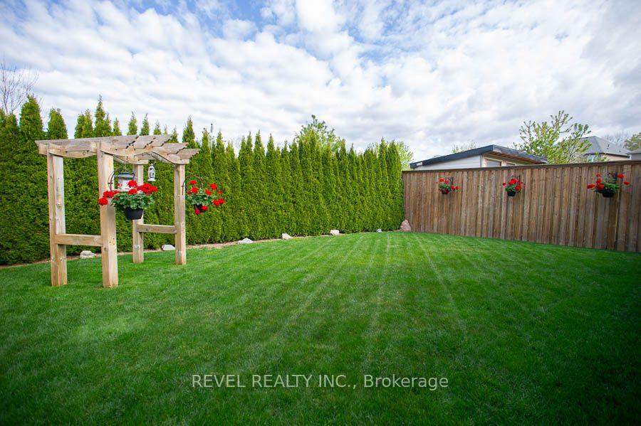 Photo 42 of 10 Bisset Avenue, Brantford, Empire South — HOMEH