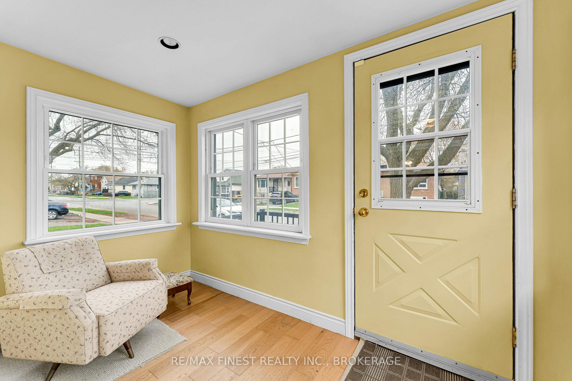 Photo 4 of 580 MacDonnell Street, Kingston, East of Sir John A. Blvd — HOMEH