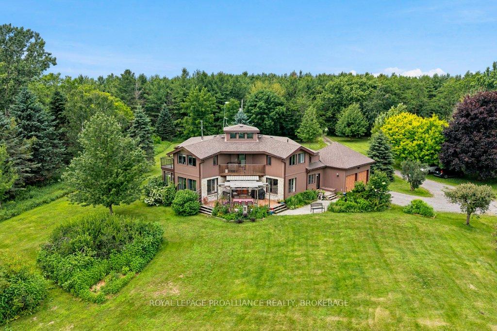 Front of 2576 Howe Island Drive